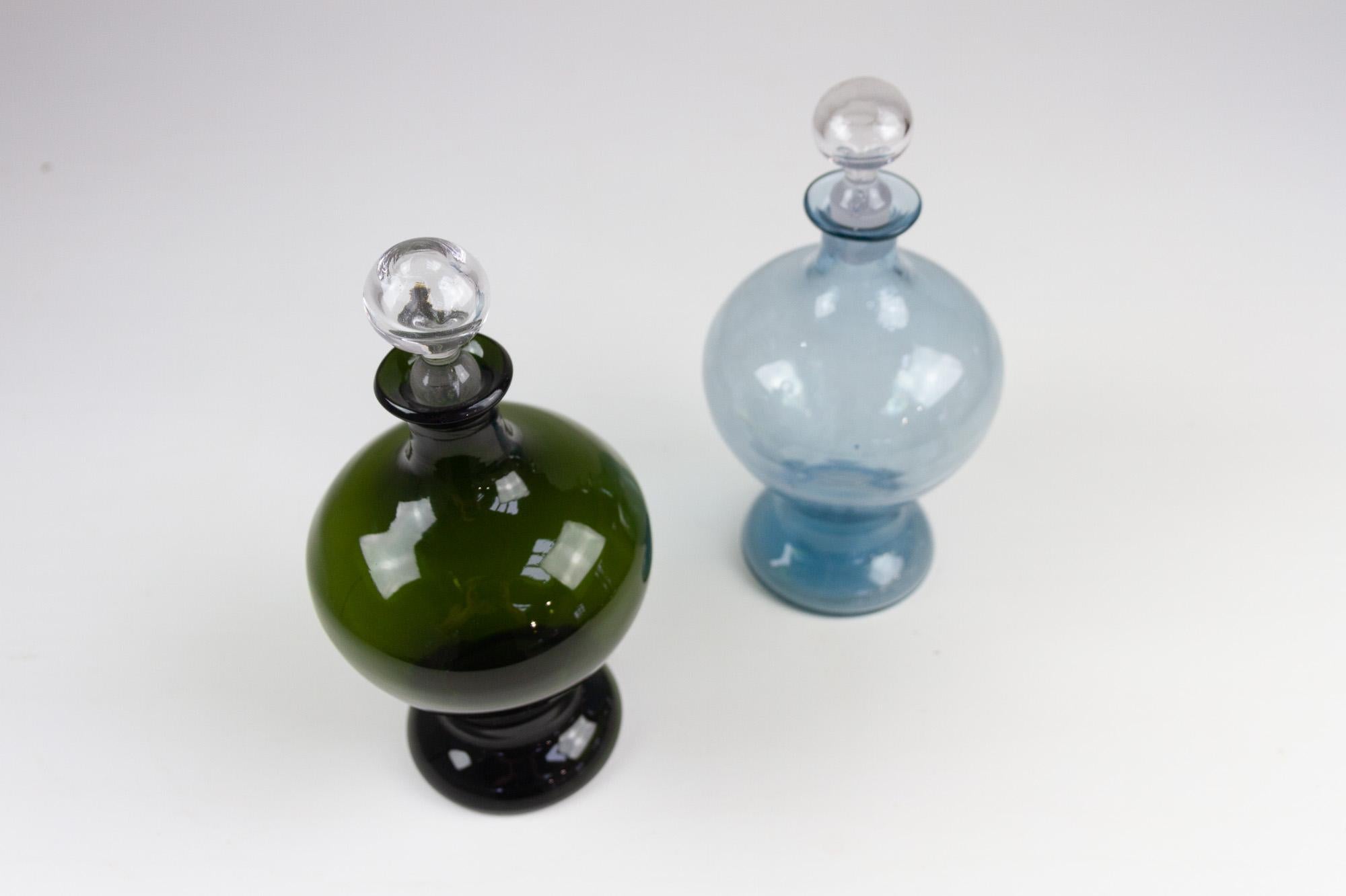 Danish Art Deco Blue and Green Glass Decanters, 1930s, Set of 2 In Good Condition For Sale In Asaa, DK