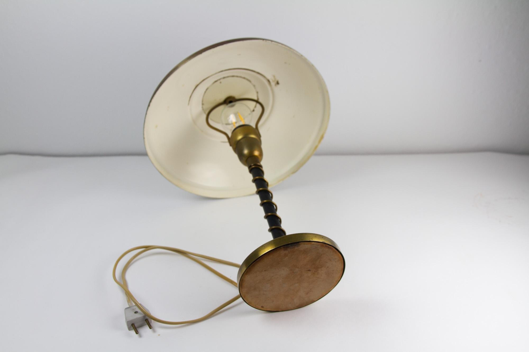 Laiton Lampe de bureau danoise Art Déco en laiton, années 1930. en vente