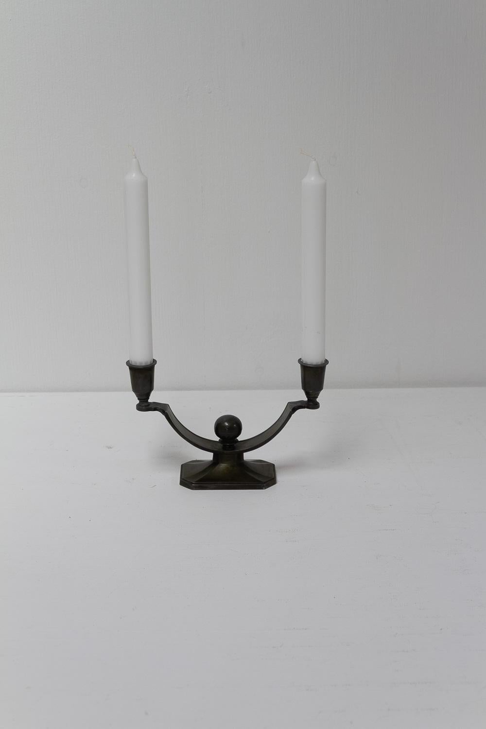 Dänischer Art Deco-Kerzenhalter aus Diskometall von Just Andersen, 1930er Jahre. im Angebot 6
