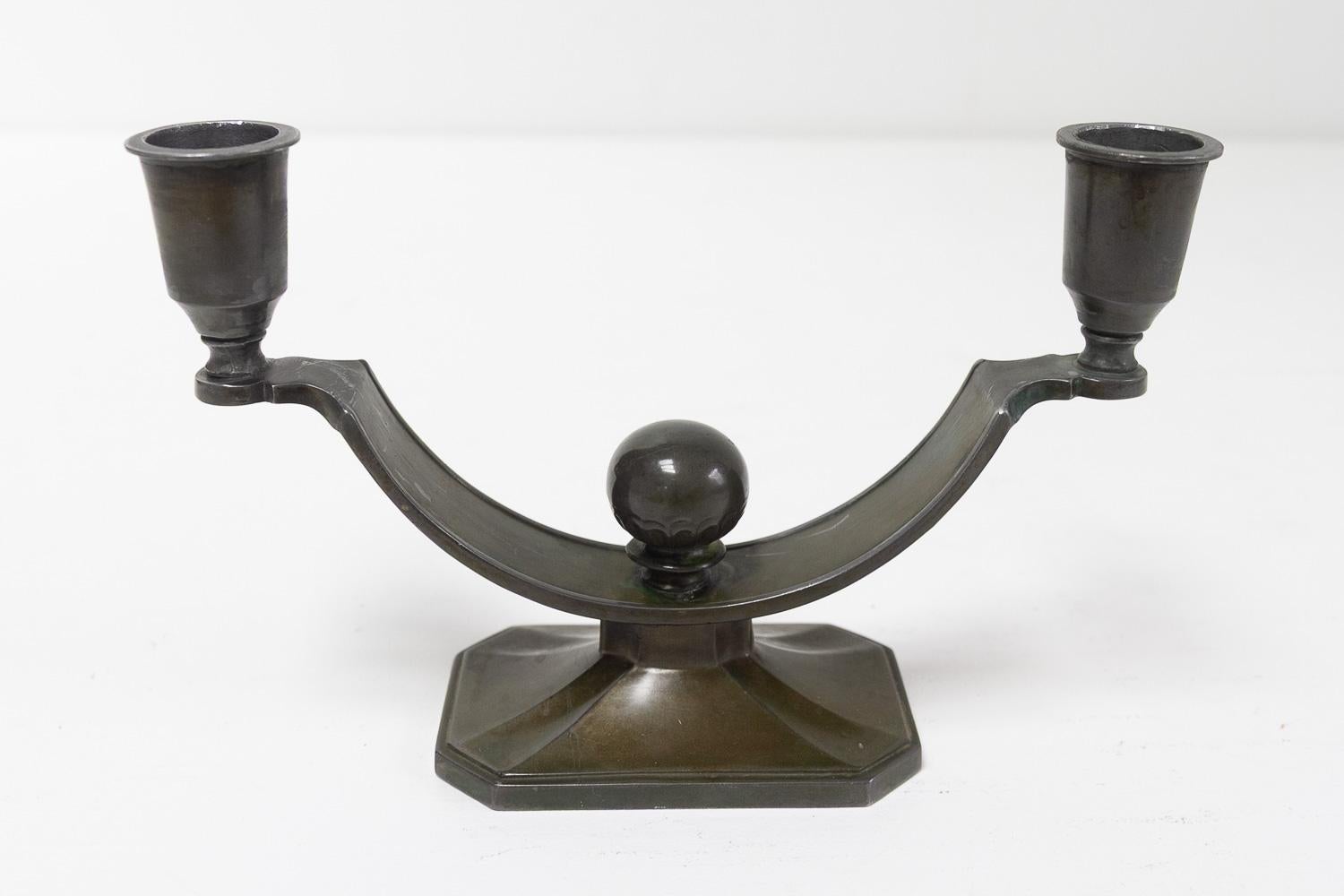 Dänischer Art Deco-Kerzenhalter aus Diskometall von Just Andersen, 1930er Jahre. (Art déco) im Angebot