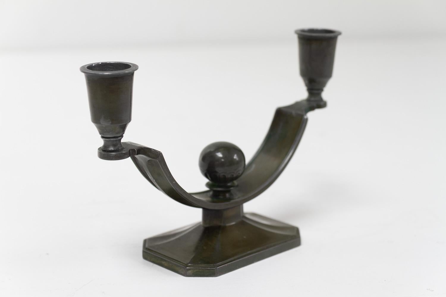 Dänischer Art Deco-Kerzenhalter aus Diskometall von Just Andersen, 1930er Jahre. im Angebot 1
