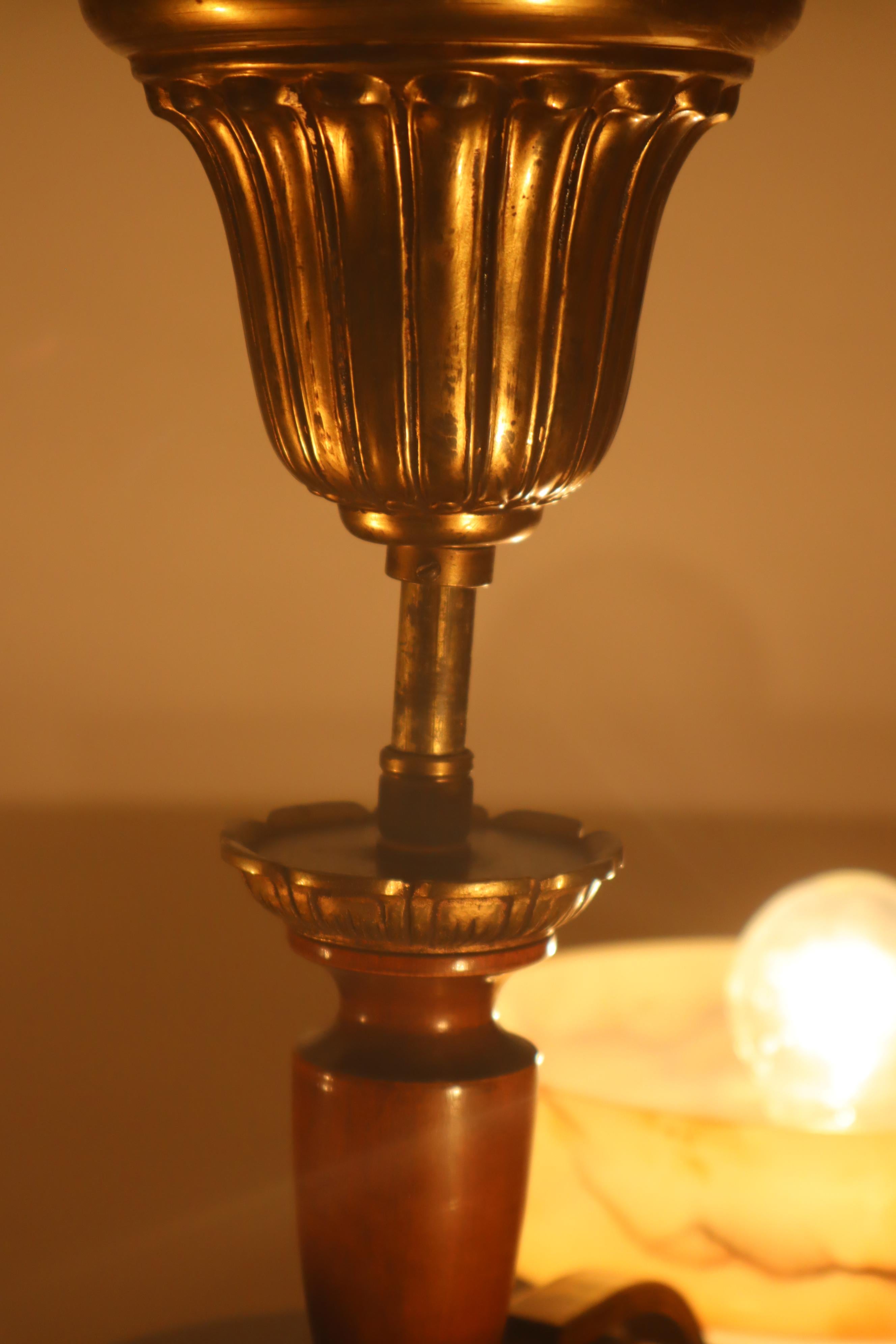 Metà XX secolo Lampadario danese Art Deco con ciotole di vetro in look alabastro in vendita