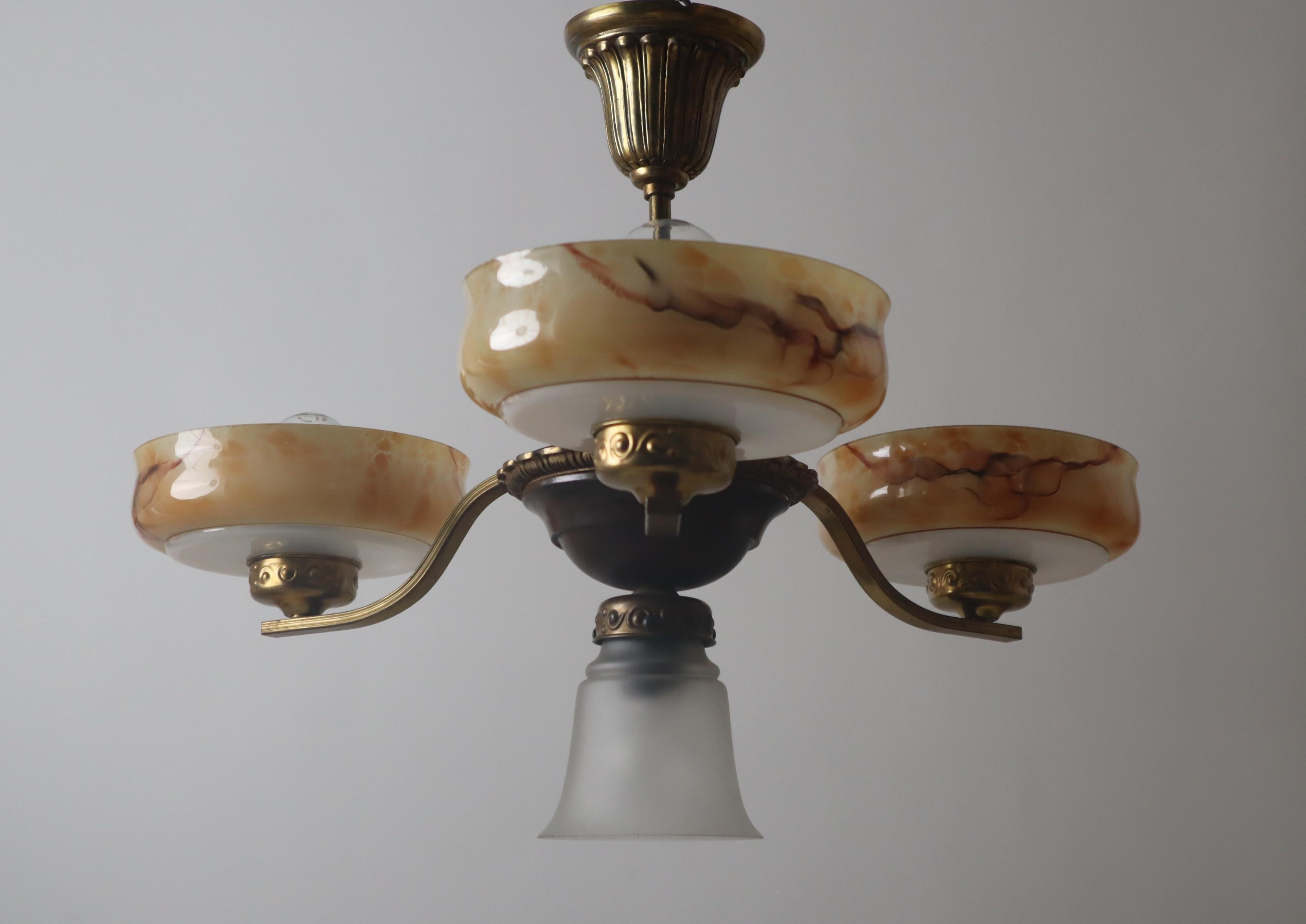 Lampadario danese Art Deco con ciotole di vetro in look alabastro in vendita 1