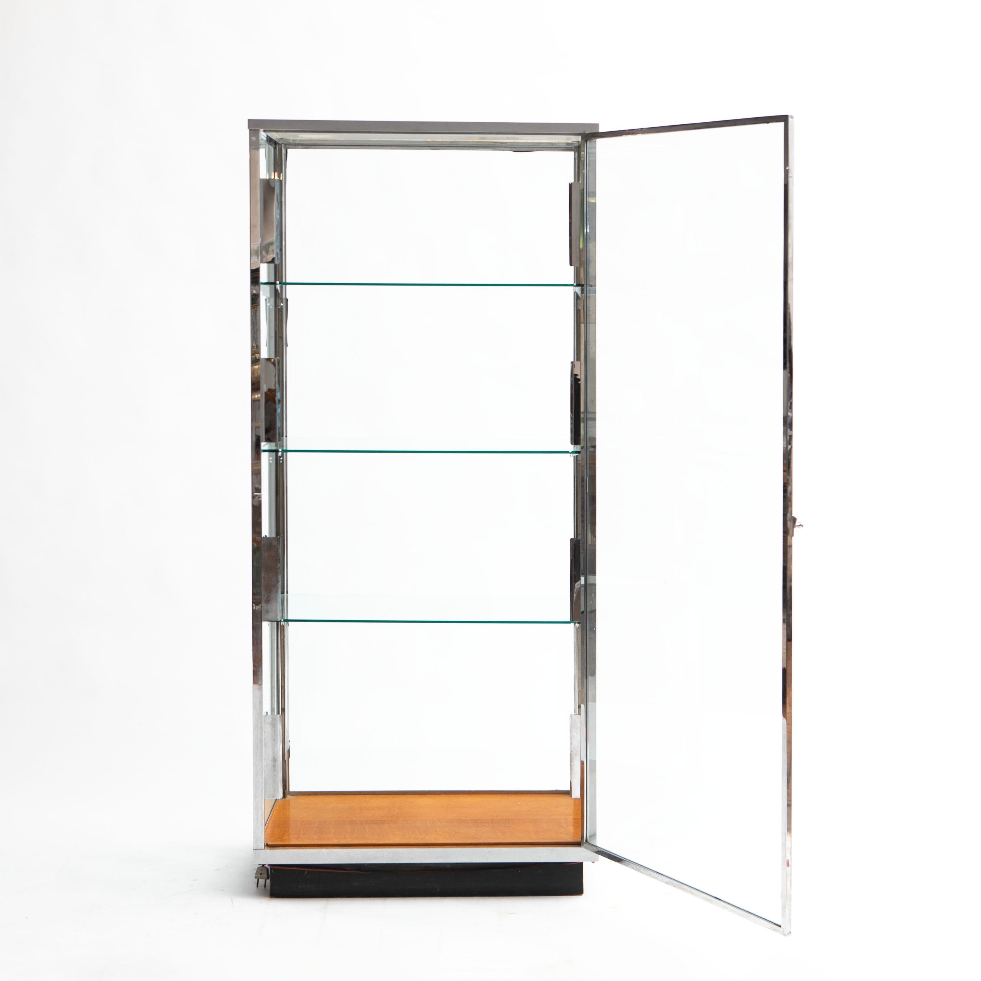 Danish Art Deco Chrome and Glass Display Cabinet In Good Condition For Sale In Kastrup, DK