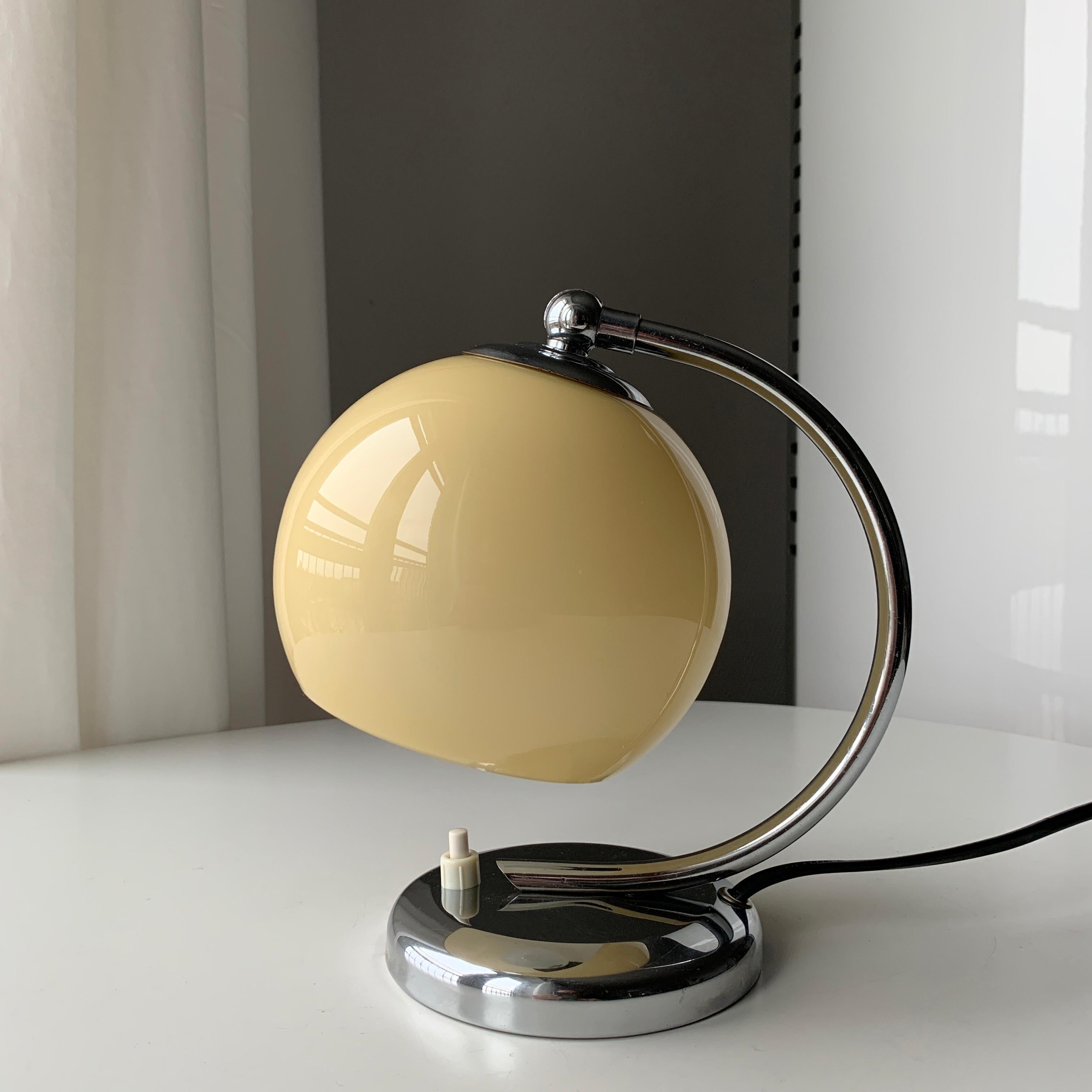 Danish Art Deco chrome table lamp manufactured by Danish company Fog & Mørup in the period of 1920s-1950s. Most likely a model in the 6200 range from the start of the century. The 6100/6200 series from Fog & Mørup was based on the same design with a