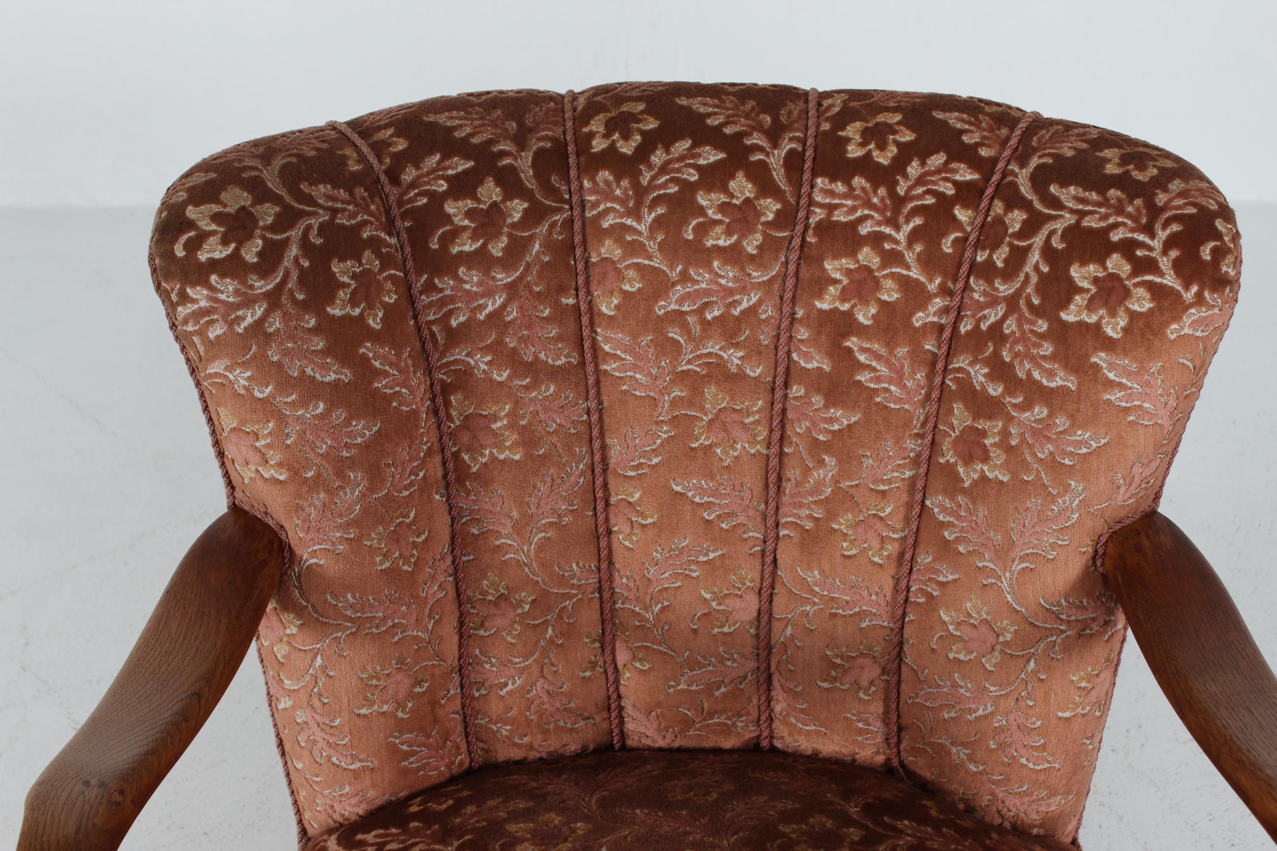 Danish Art Deco Club Chair in Viggo Boesen Style with Floral Velvet 1940s In Good Condition For Sale In Silkeborg, Silkeborg