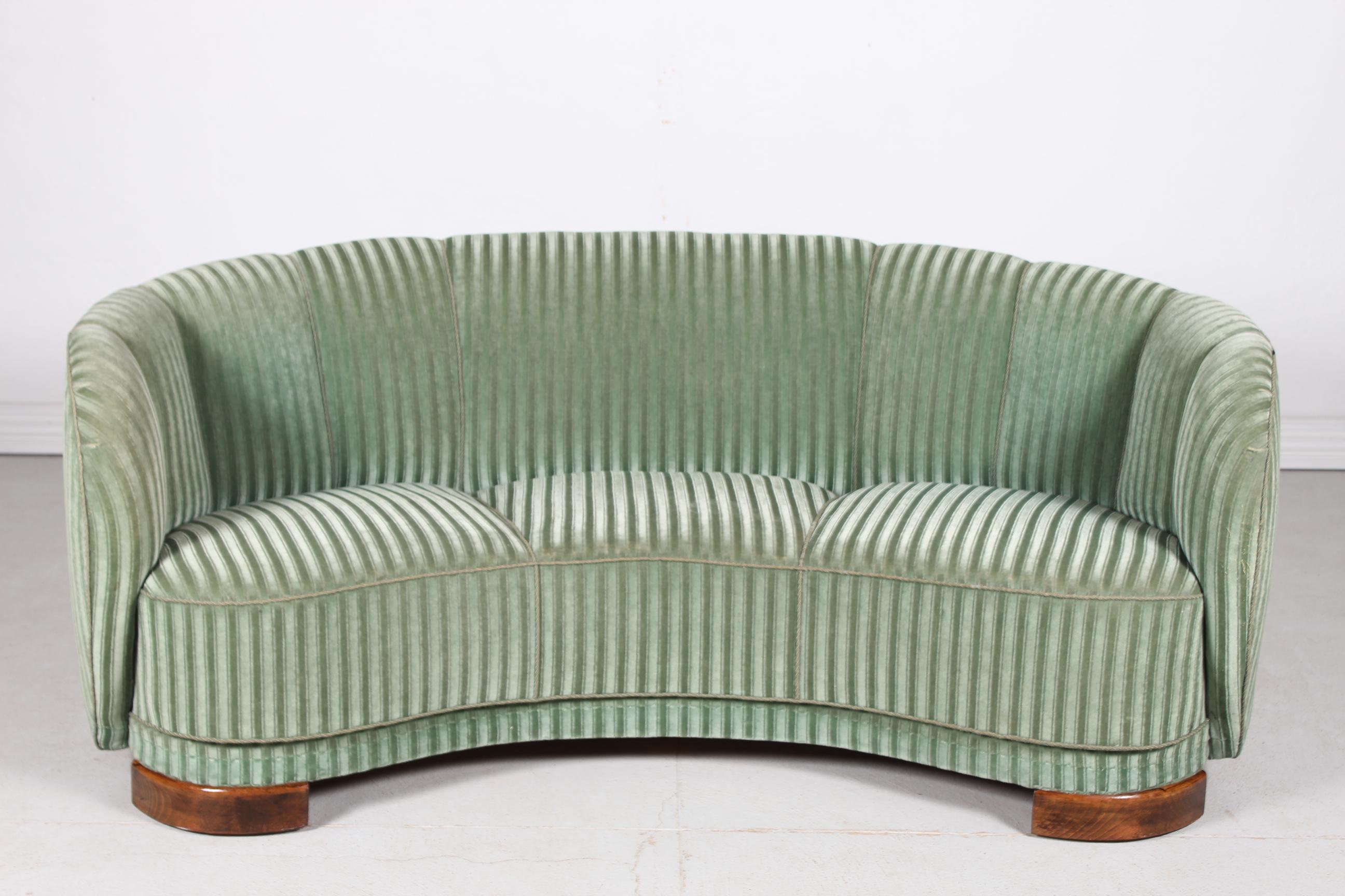 Danish Art Deco Curved Banana Sofa Upholstered with Green Striped Velour, 1940s In Good Condition In Aarhus C, DK