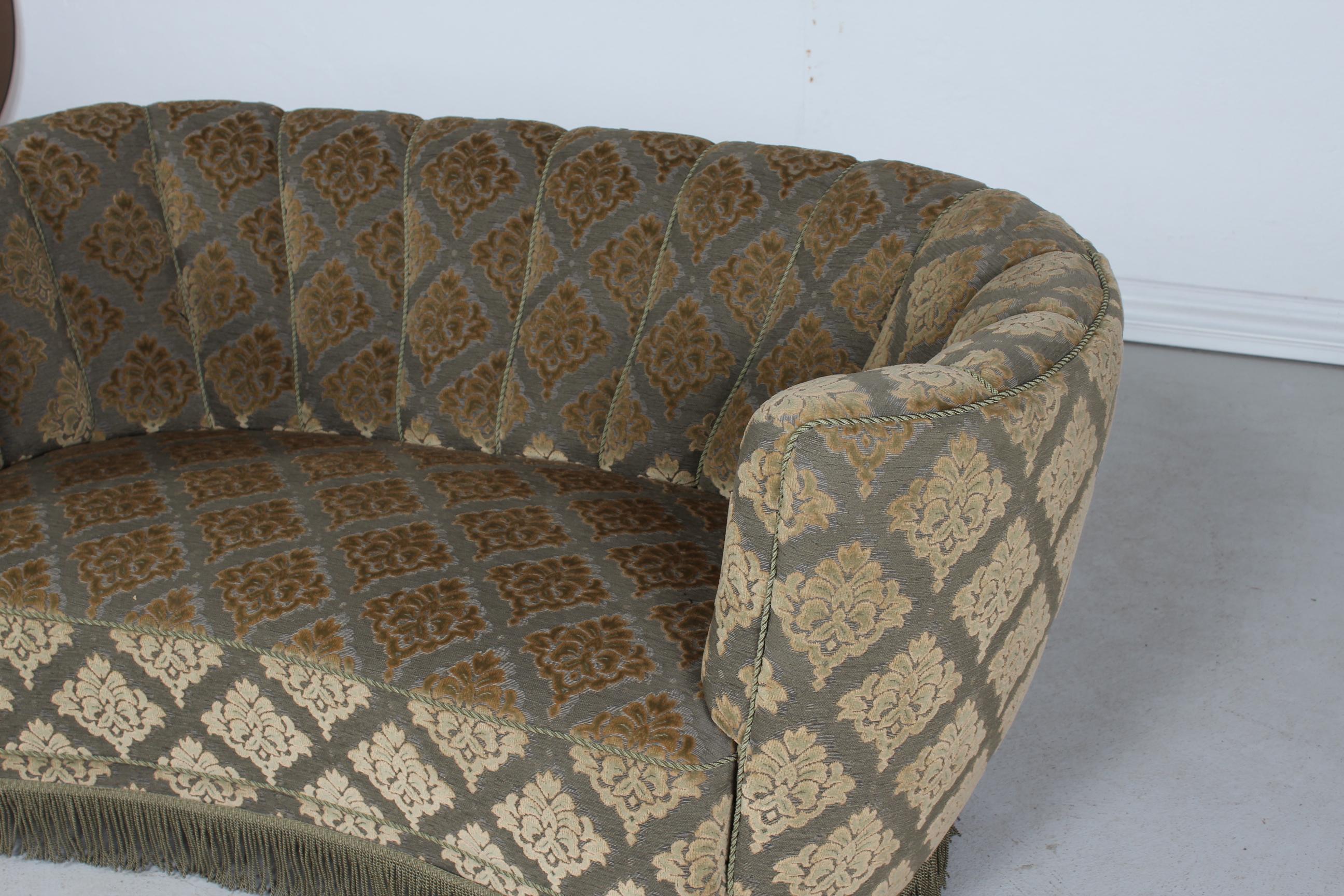 Dänische geschwungene Sofa-Kommode aus grünem Velours-Samt im Art déco-Stil, 1950er Jahre im Zustand „Gut“ im Angebot in Aarhus C, DK