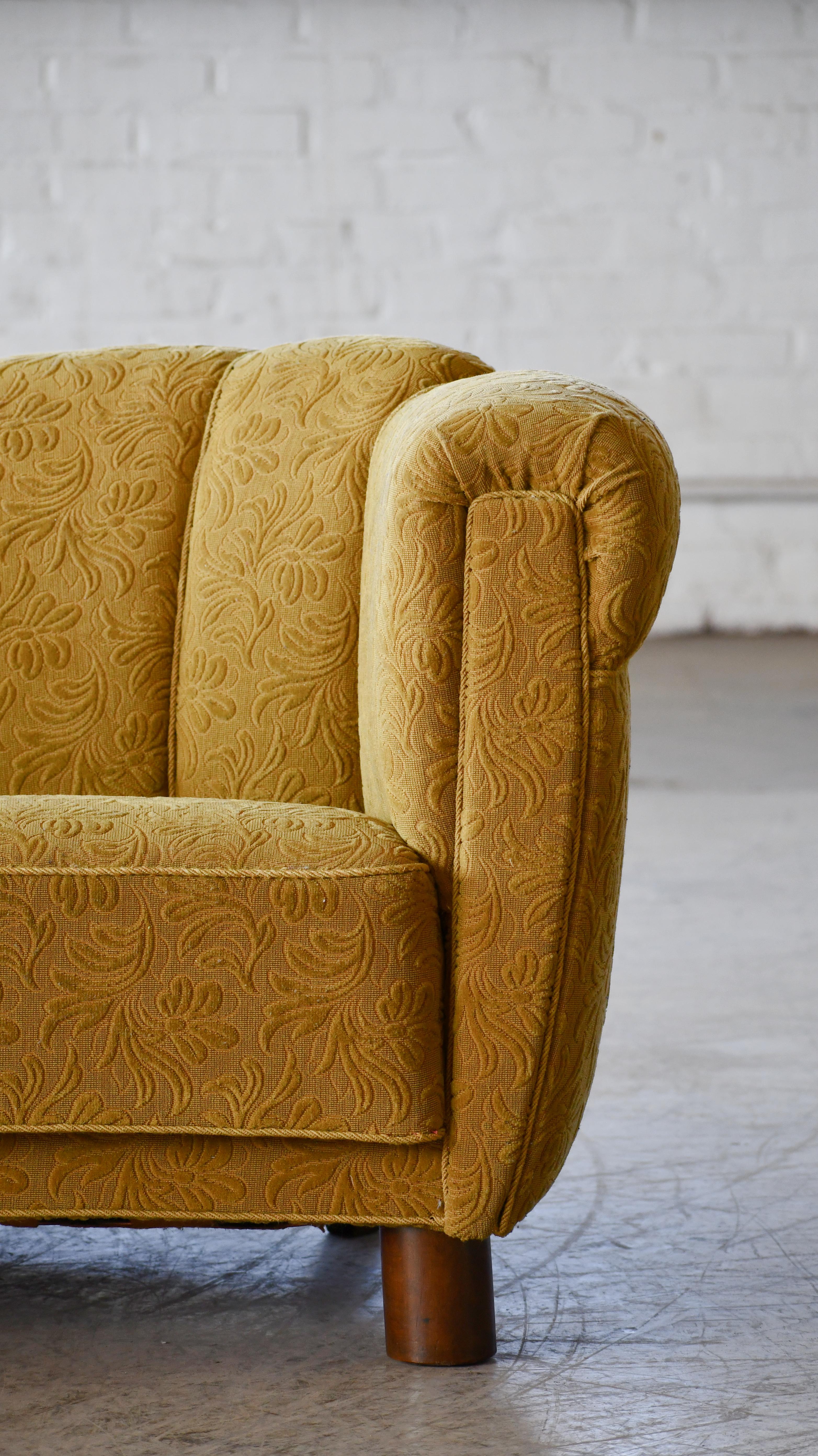 Dänisches Art Deco geschwungenes Sofa oder Loveseat 1930er Jahre (Wolle) im Angebot