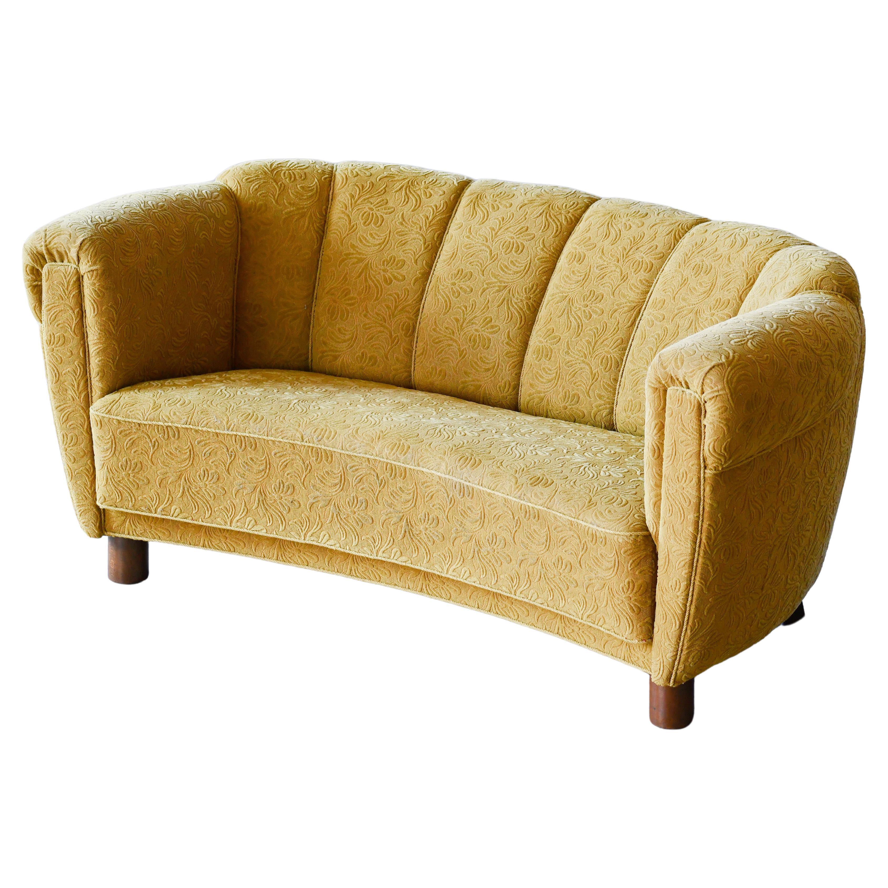 Dänisches Art Deco geschwungenes Sofa oder Loveseat 1930er Jahre