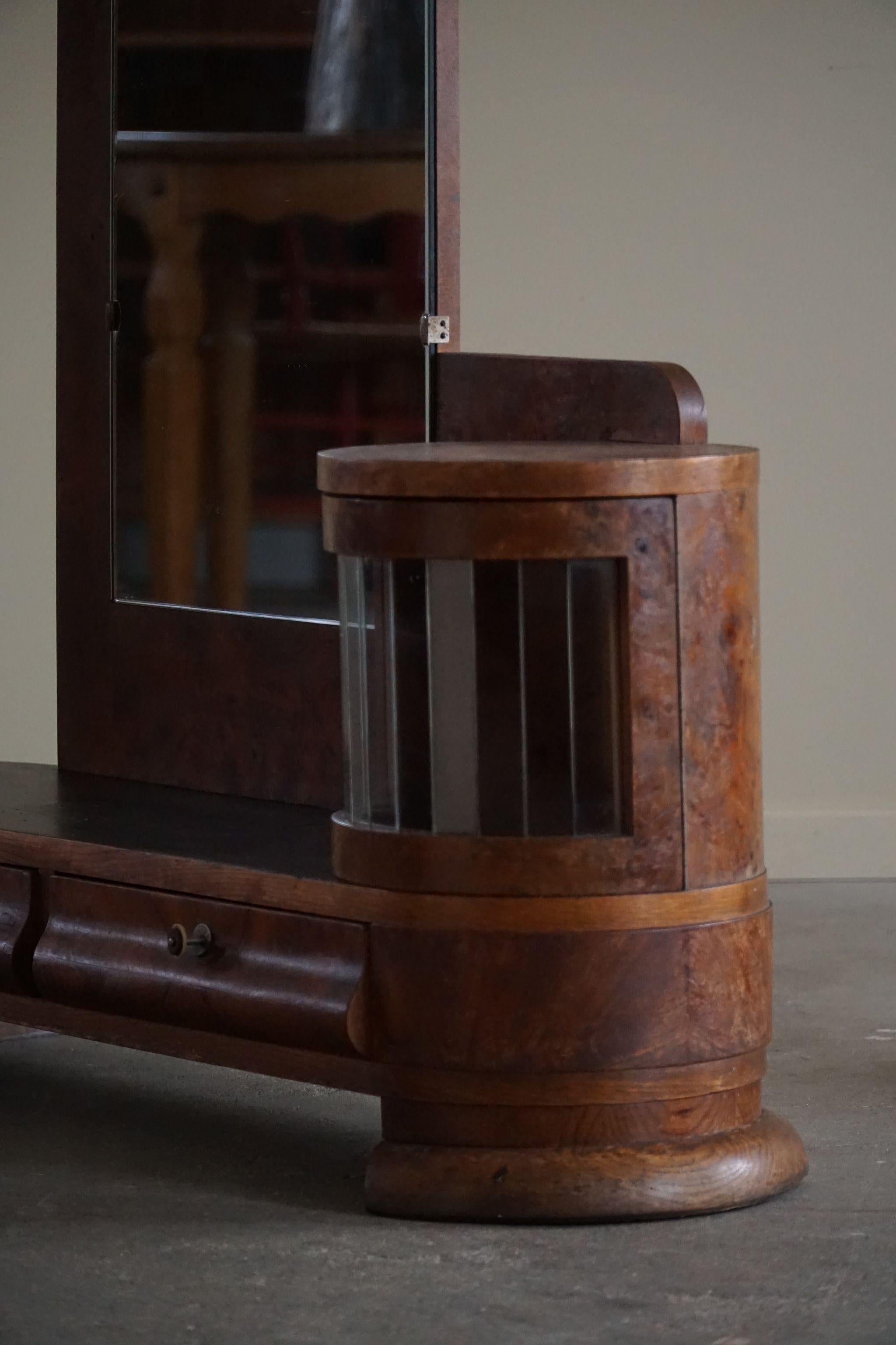 Danish Art Deco, Entry Console in Walnut with Mirror, Early 20th Century For Sale 11