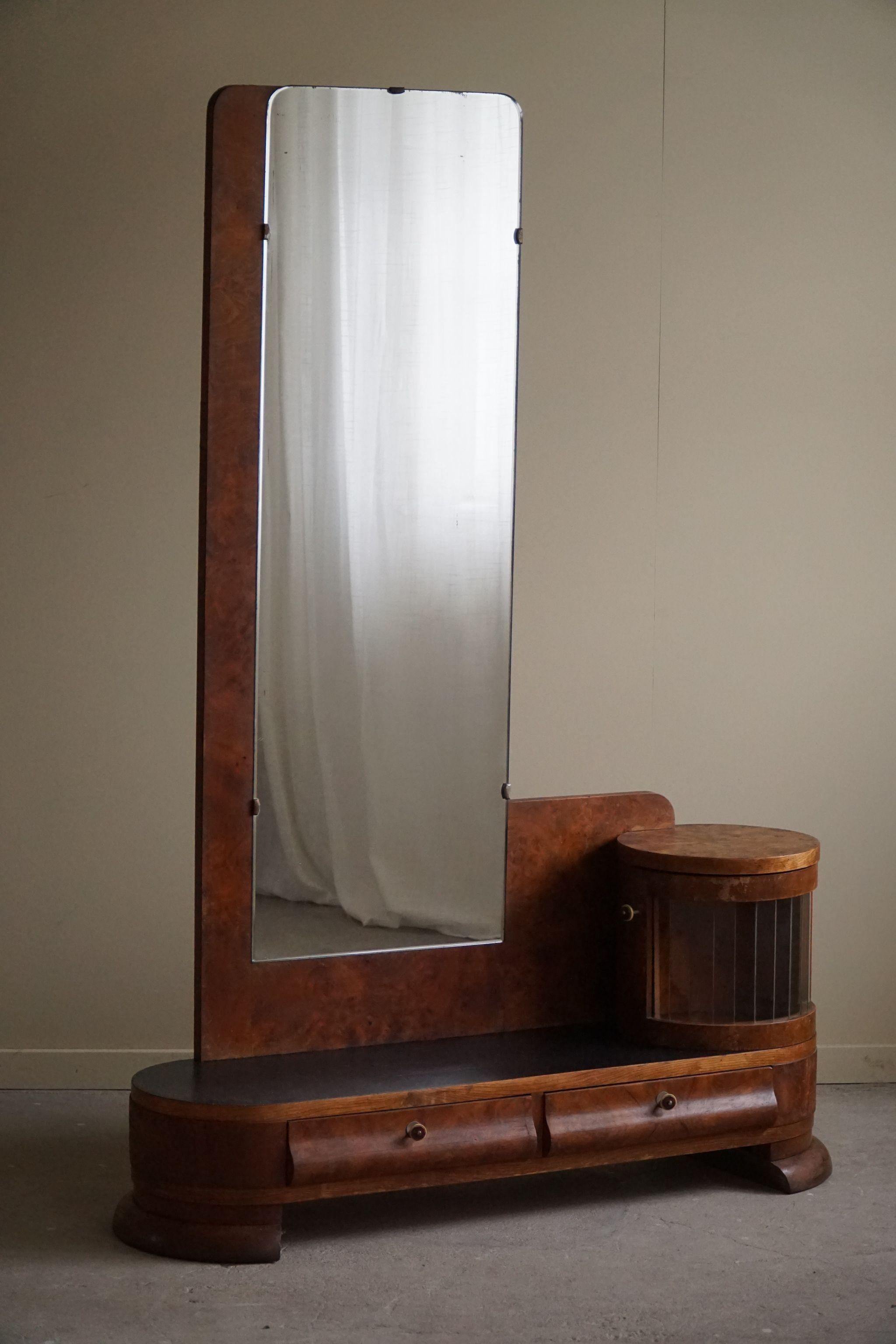 Danish Art Deco, Entry Console in Walnut with Mirror, Early 20th Century For Sale 2