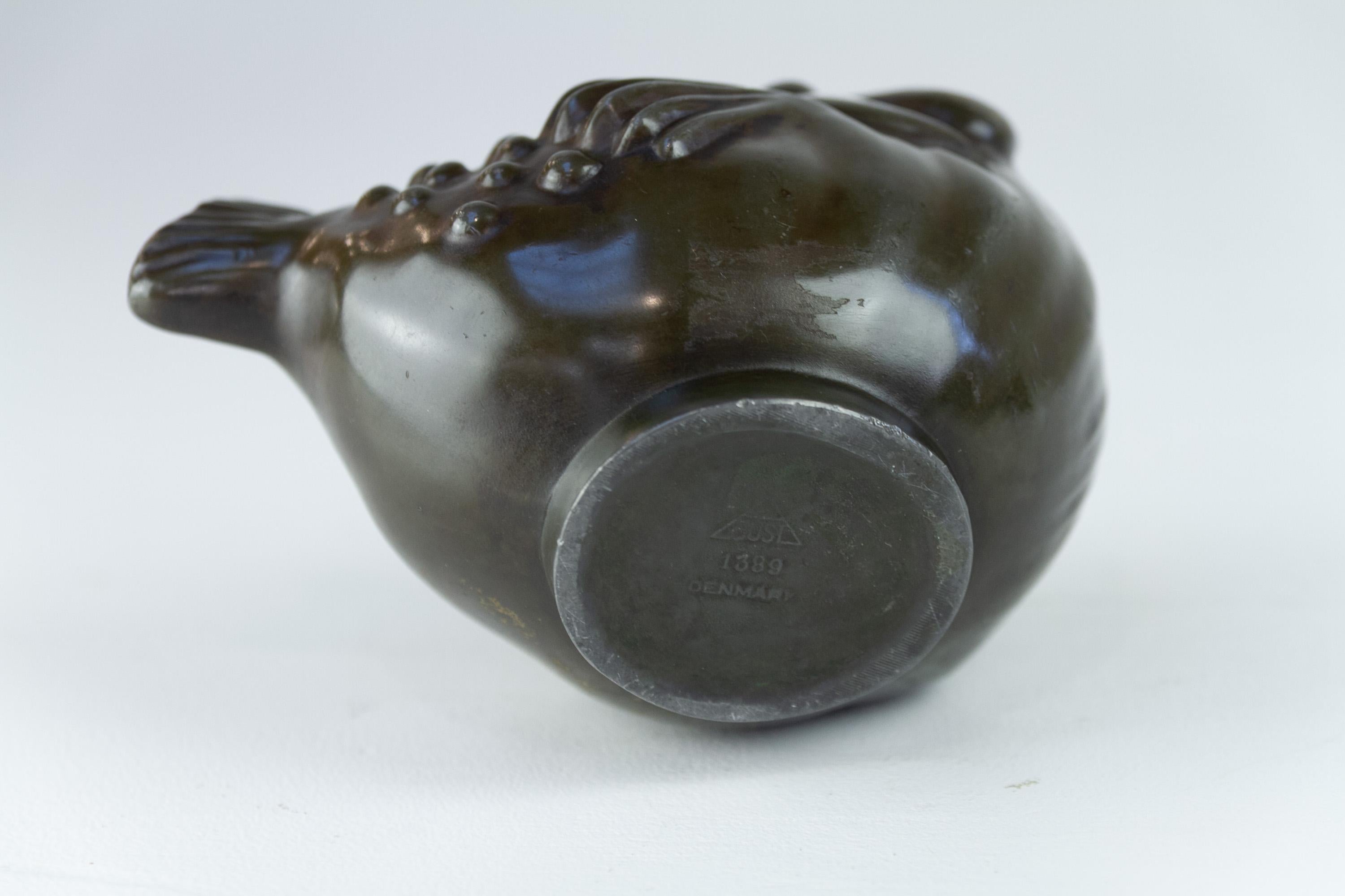 Danese Vaso a forma di pesce Art Deco danese in metallo Disko di Just Andersen, 1930. in vendita