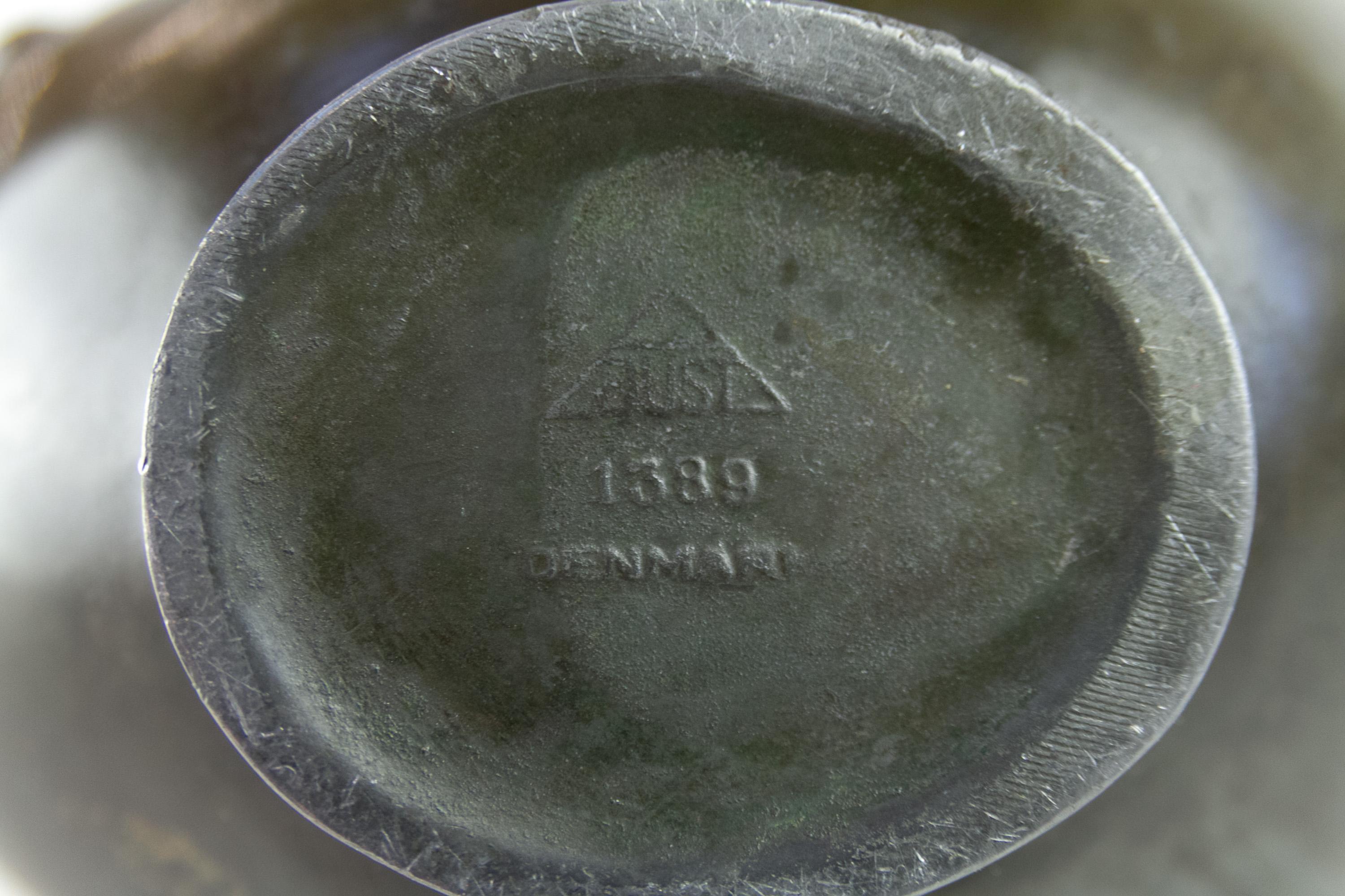 Vaso a forma di pesce Art Deco danese in metallo Disko di Just Andersen, 1930. In condizioni discrete in vendita a Asaa, DK