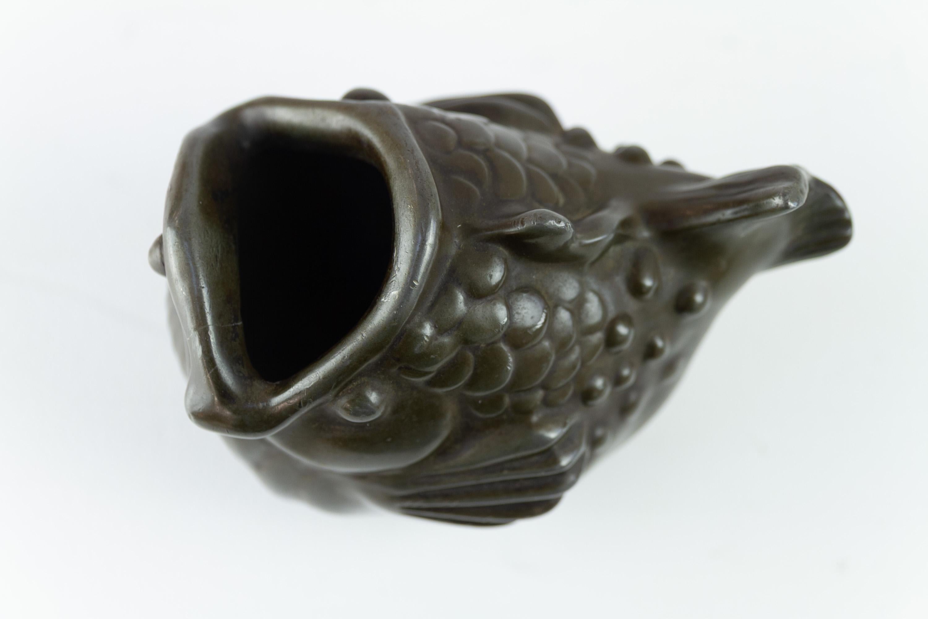 Vaso a forma di pesce Art Deco danese in metallo Disko di Just Andersen, 1930. in vendita 2