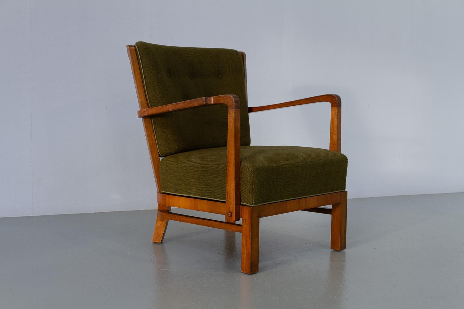 Danish Art Deco Green Lounge Chair, 1930s.

Beautiful and comfortable Art Deco armchair in walnut and dark moss green upholstery made in the Denmark in the 1930s by unknown Danish carpenter but in the style of Slagelse Møbelværk, Oswald Haerdtl