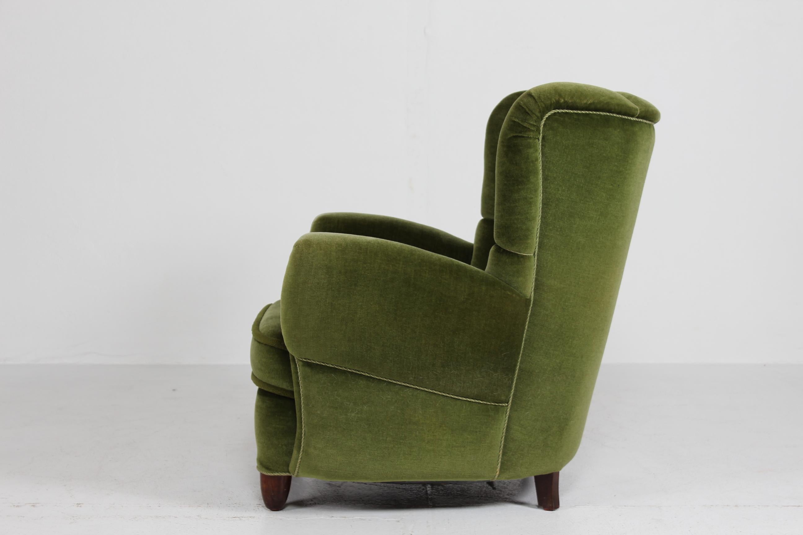 Danish Art Deco High Back Lounge Chair Upholstered with Dark Green Velvet, 1940s For Sale 1
