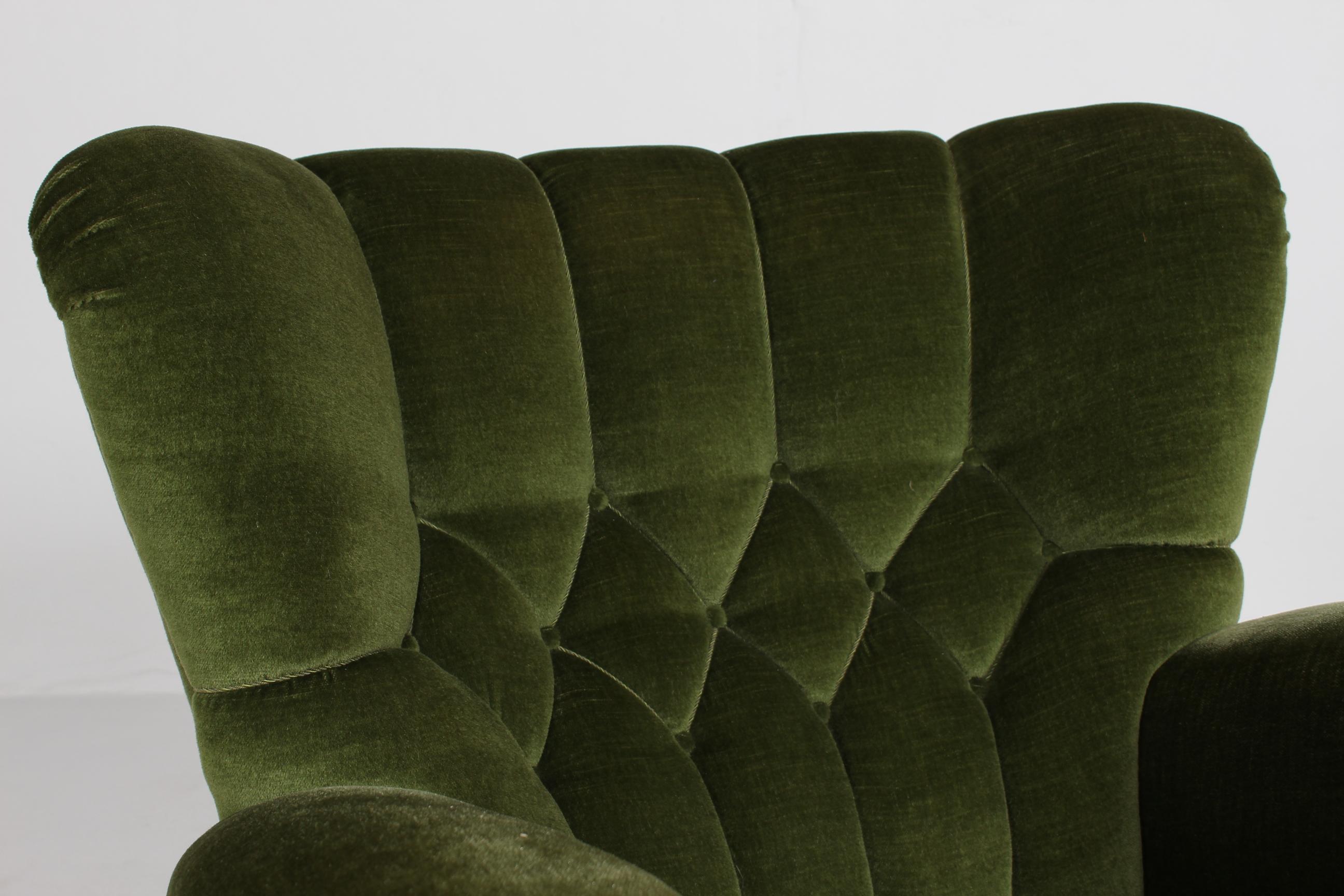 Danish Art Deco High Back Lounge Chair Upholstered with Dark Green Velvet, 1940s For Sale 2