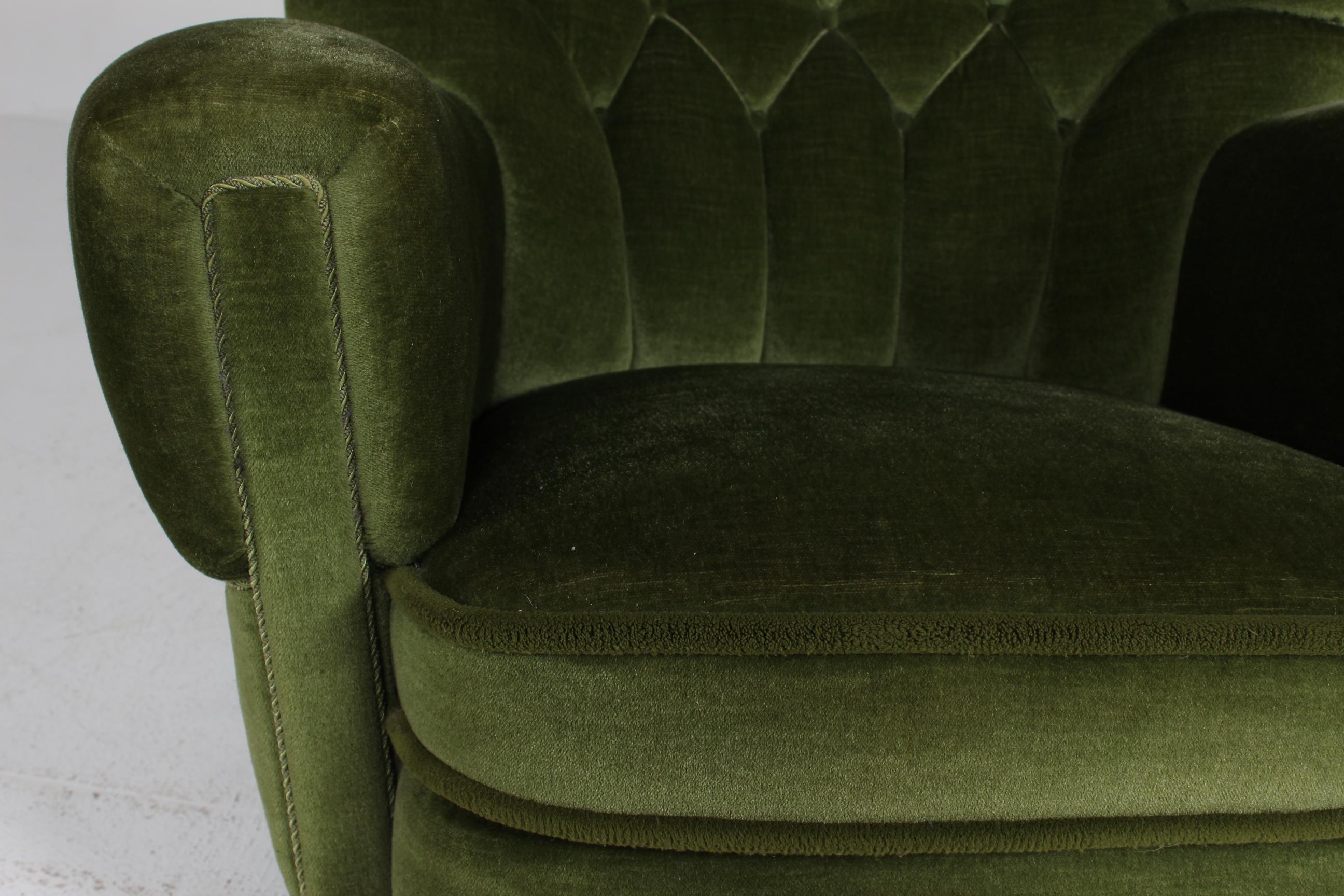 Danish Art Deco High Back Lounge Chair Upholstered with Dark Green Velvet, 1940s For Sale 3