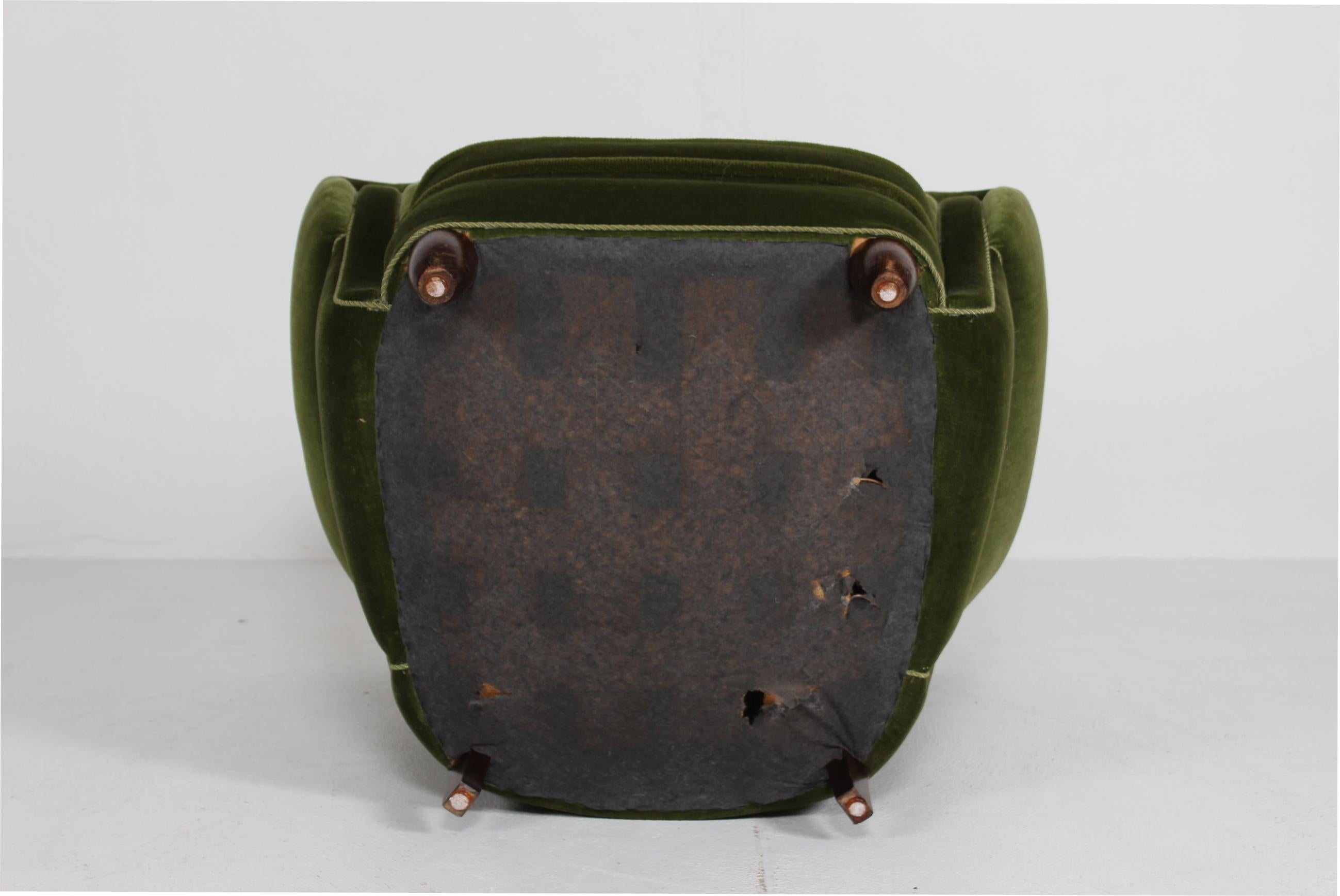 Danish Art Deco High Back Lounge Chair Upholstered with Dark Green Velvet, 1940s For Sale 4