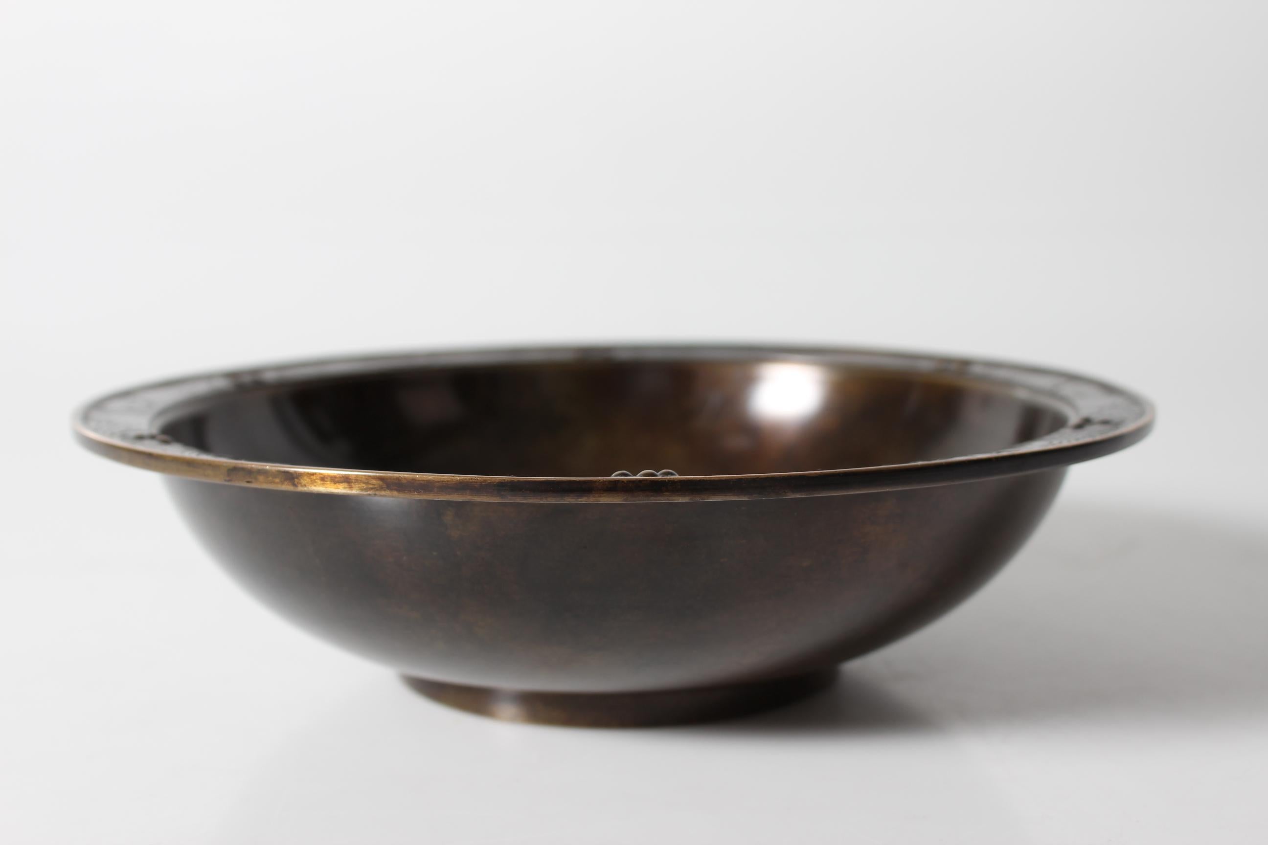Dänische Art Deco Just Andersen Schale aus Bronze mit brauner Patina, 1930er Jahre (Art déco) im Angebot