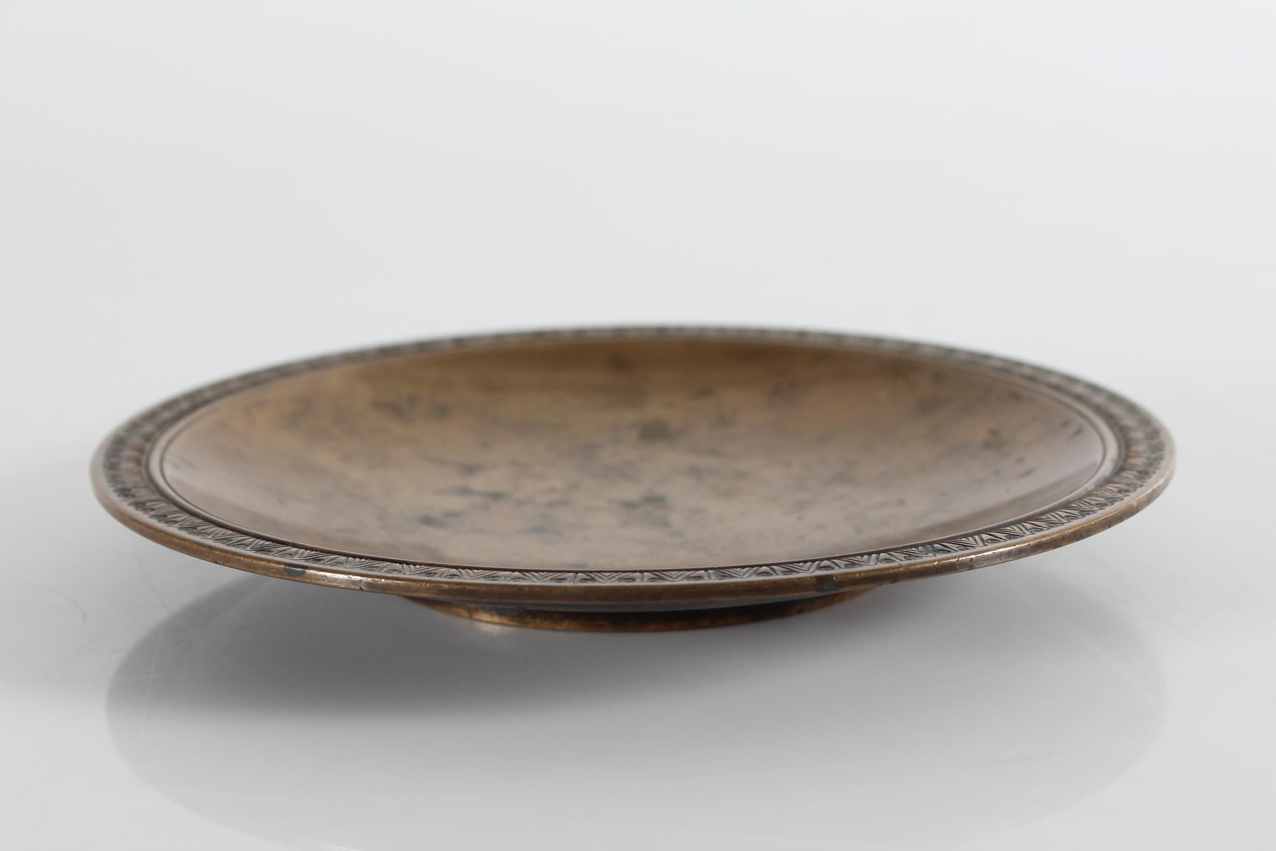 Ferronnerie Plat décoratif danois Art Decoro Just Andersen en bronze à patine Brown, années 1930 en vente