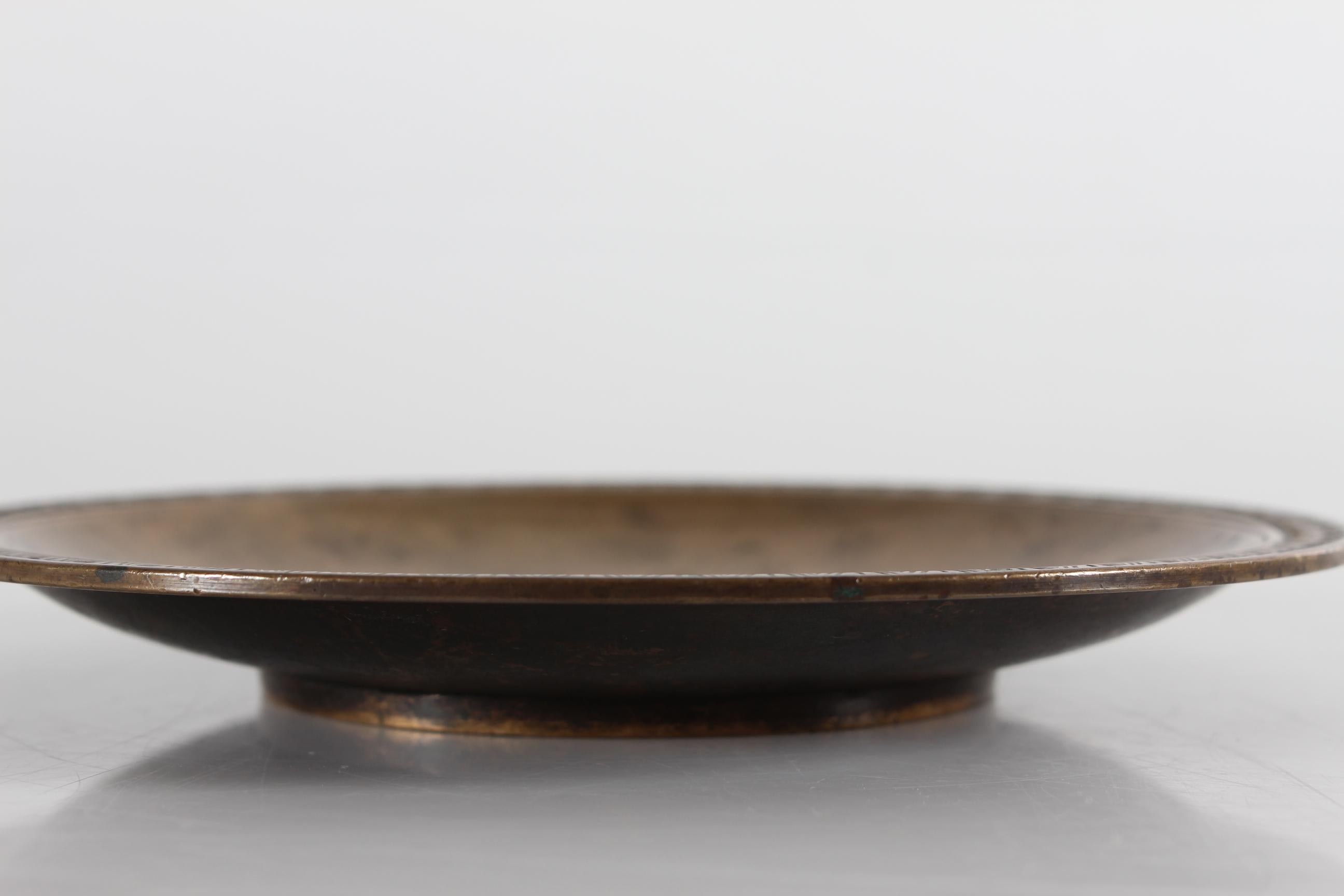 Plat décoratif danois Art Decoro Just Andersen en bronze à patine Brown, années 1930 Bon état - En vente à Silkeborg, Silkeborg