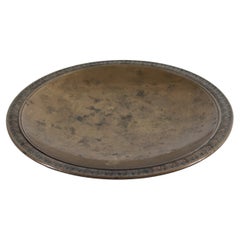 Plato decorativo danés Art Decó Just Andersen de bronce con pátina marrón, años 30