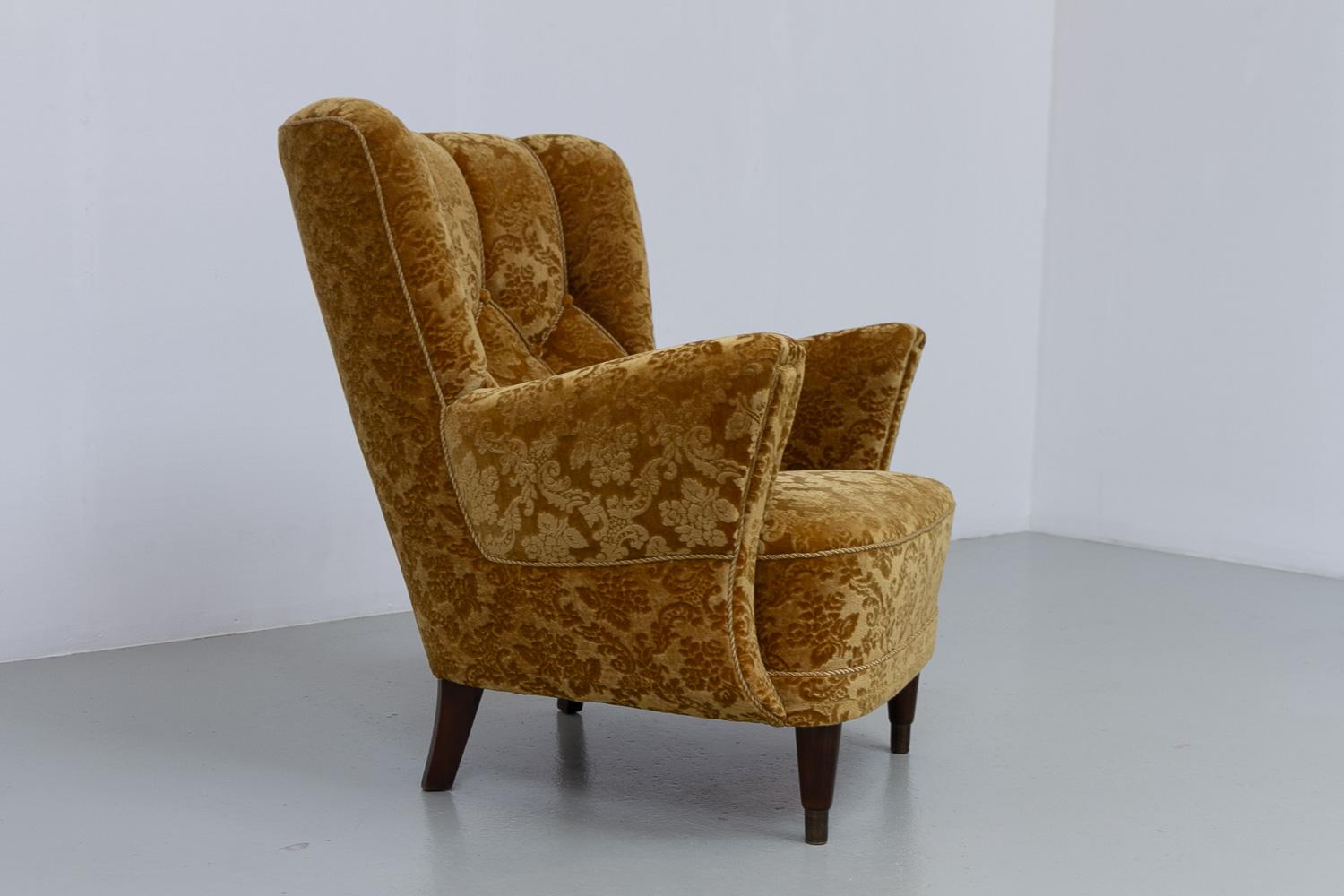 Velours Chaise longue danoise Art déco en velours jaune doré, années 1940 en vente