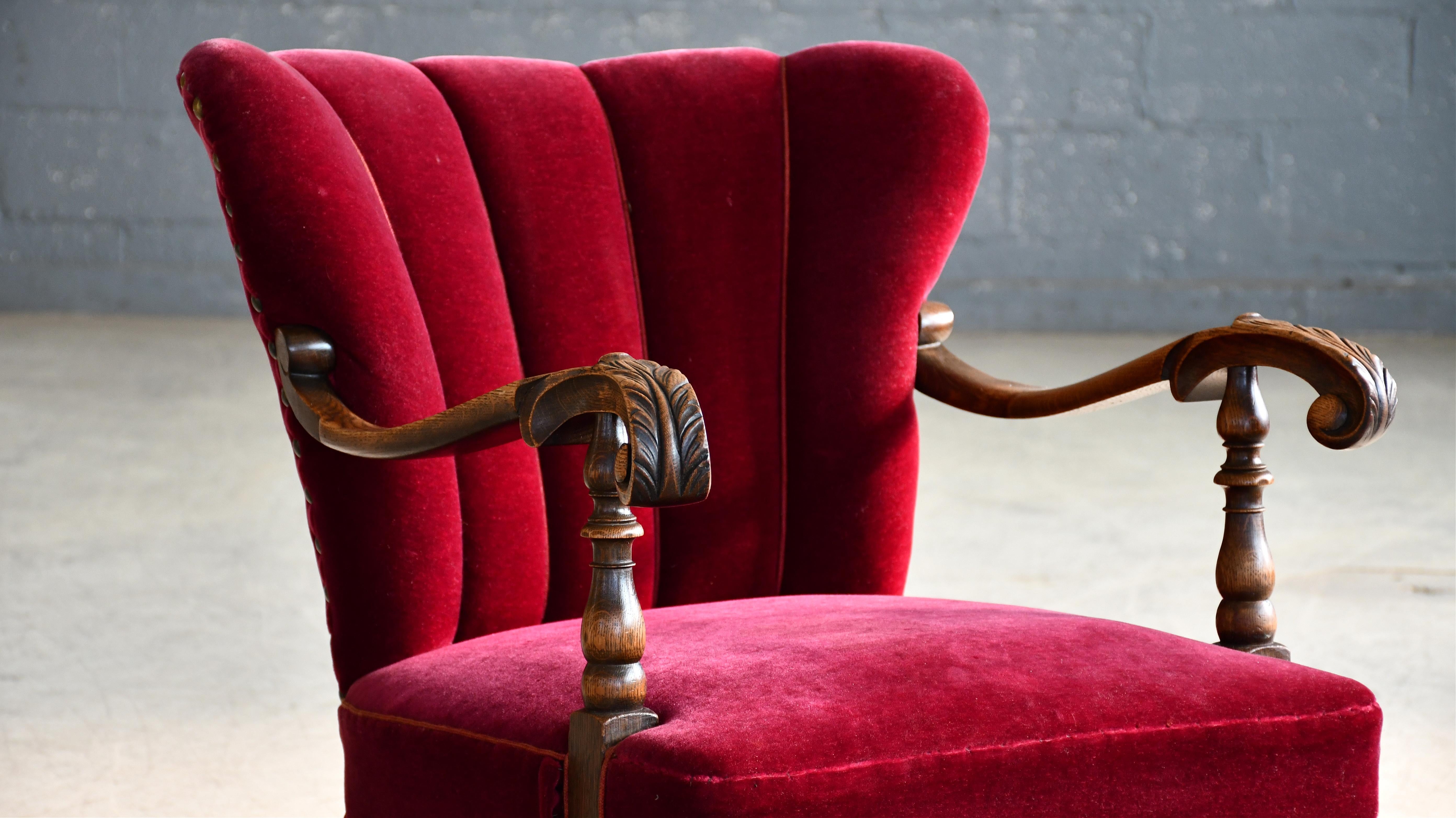 Danish Art Deco Lounge Chair in Red Mohair and Fancy Carved Oak, 1930's For Sale 1