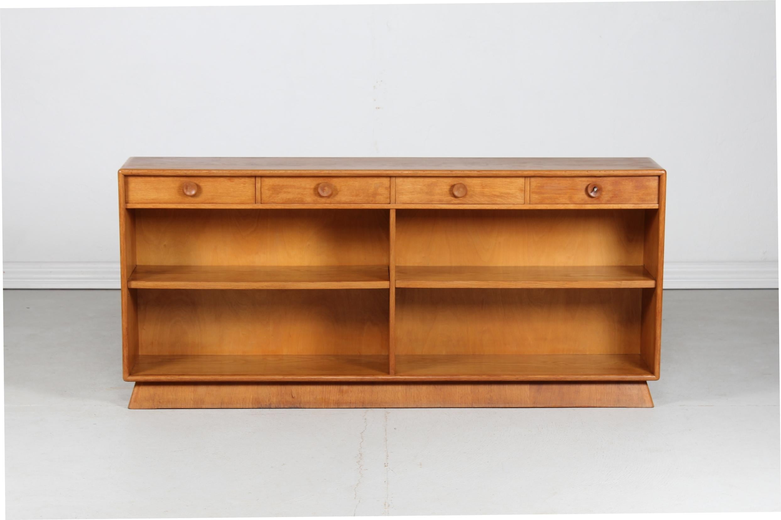 Danish Art Deco bookcase with 4 drawers, one with lock and key.
The bookcase is designed and made by a Danish furniture maker in the 1940s 
I'ts made of oak, solid and veneer with patina.

Nice vintage condition with few signs of time and use.





