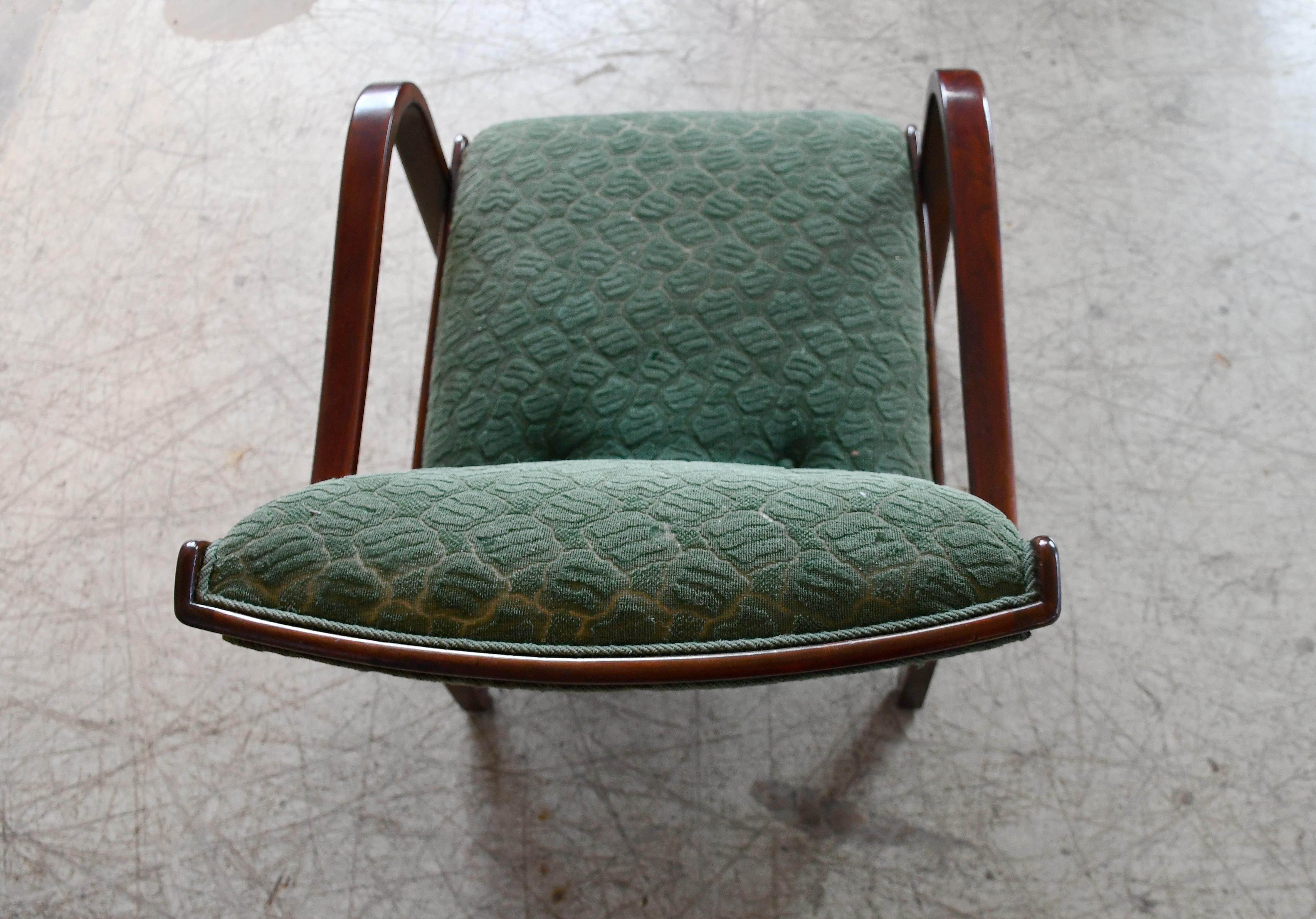 Metà XX secolo Poltroncina danese Art Déco con braccioli aperti in mogano cubano 1930-40 in vendita