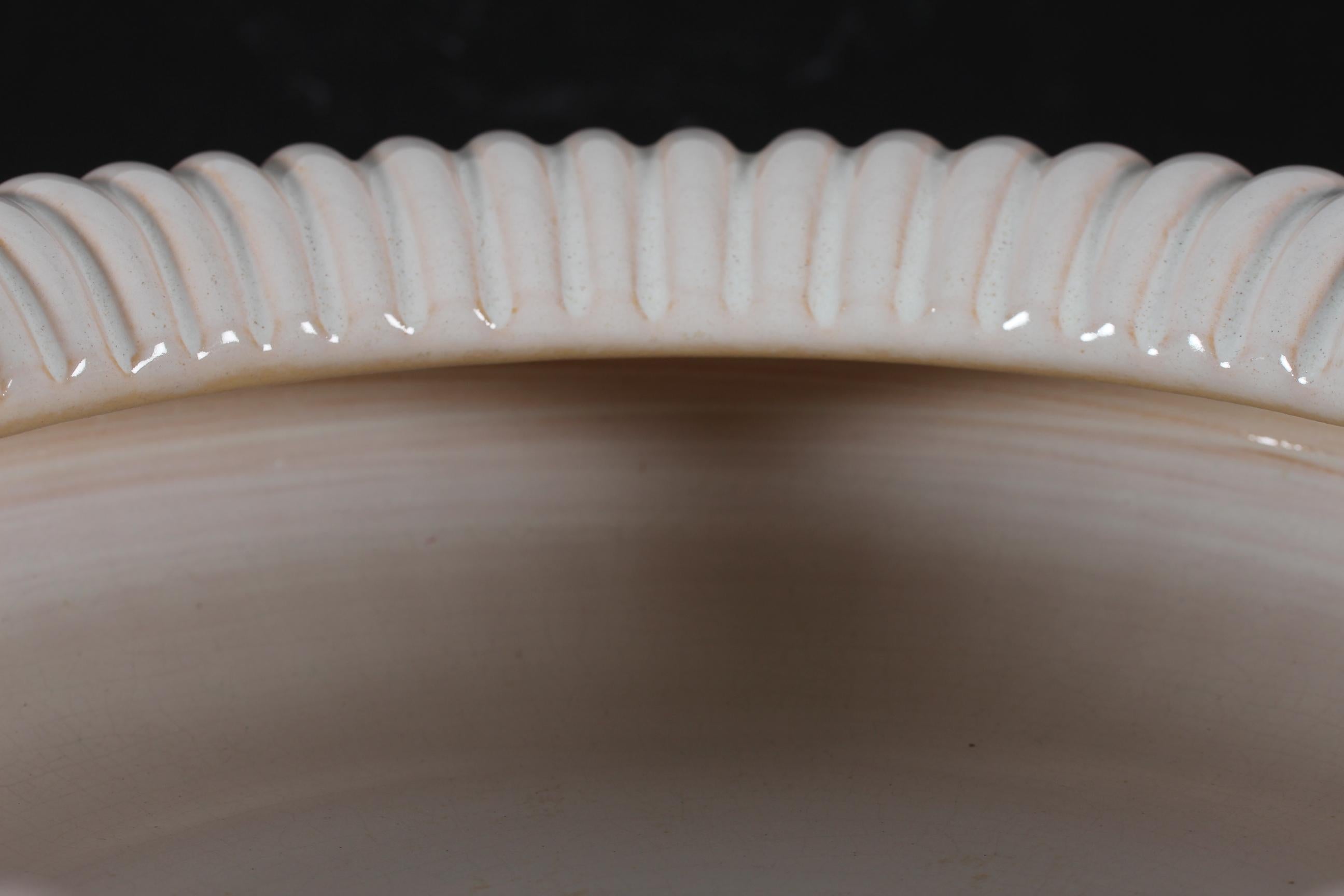 Danish Art Deco Michael Andersen Large Ribbed Bowl with White Glaze, 1930s-1940s In Good Condition In Aarhus C, DK
