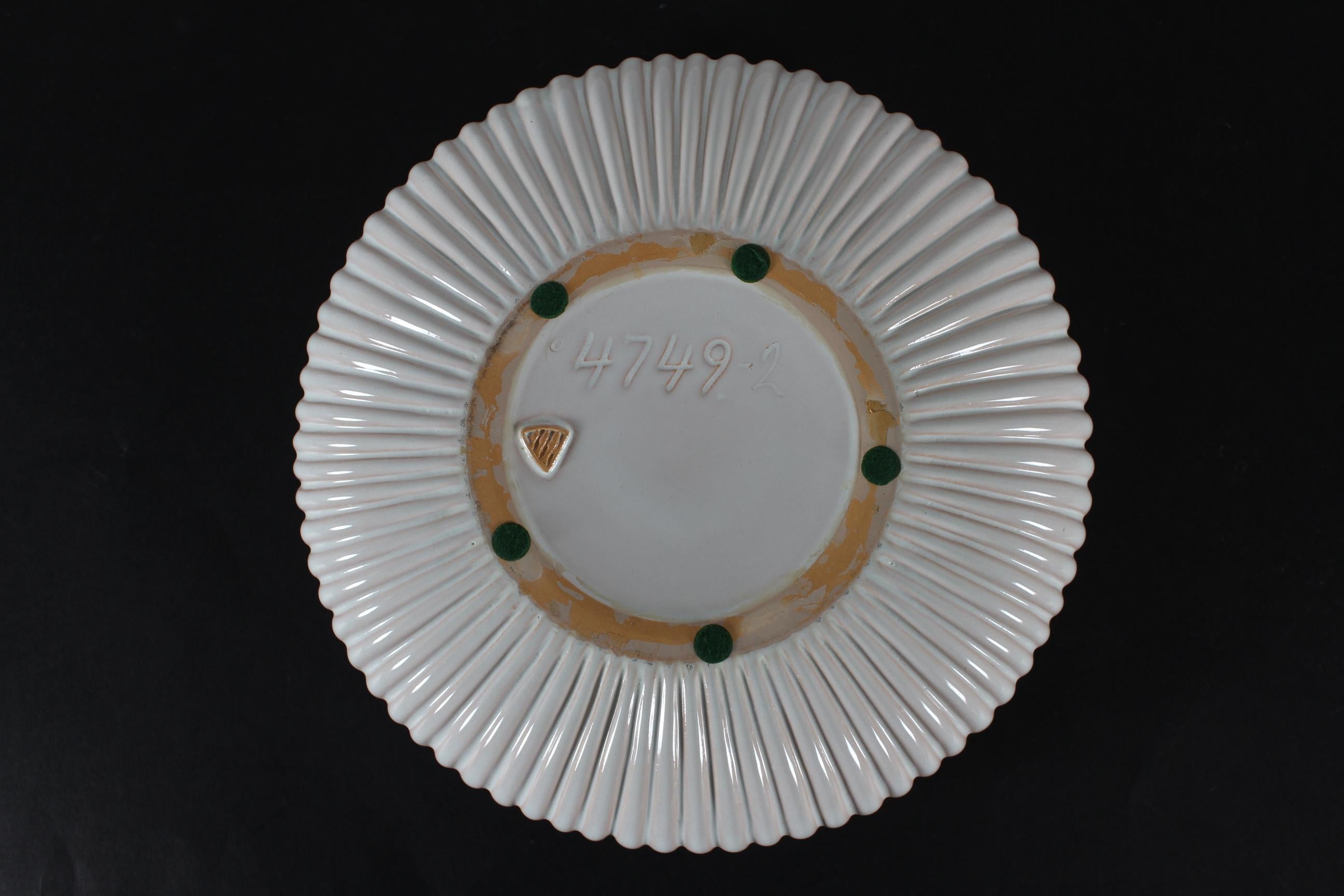 Mid-20th Century Danish Art Deco Michael Andersen Large Ribbed Bowl with White Glaze, 1930s-1940s