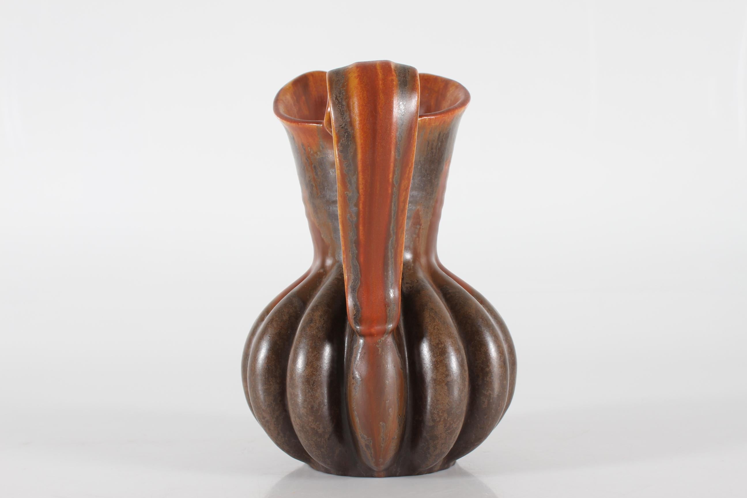 Danese Brocca decorativa danese Art Decor Michael Andersen & Søn con smalto marrone anni '40 in vendita