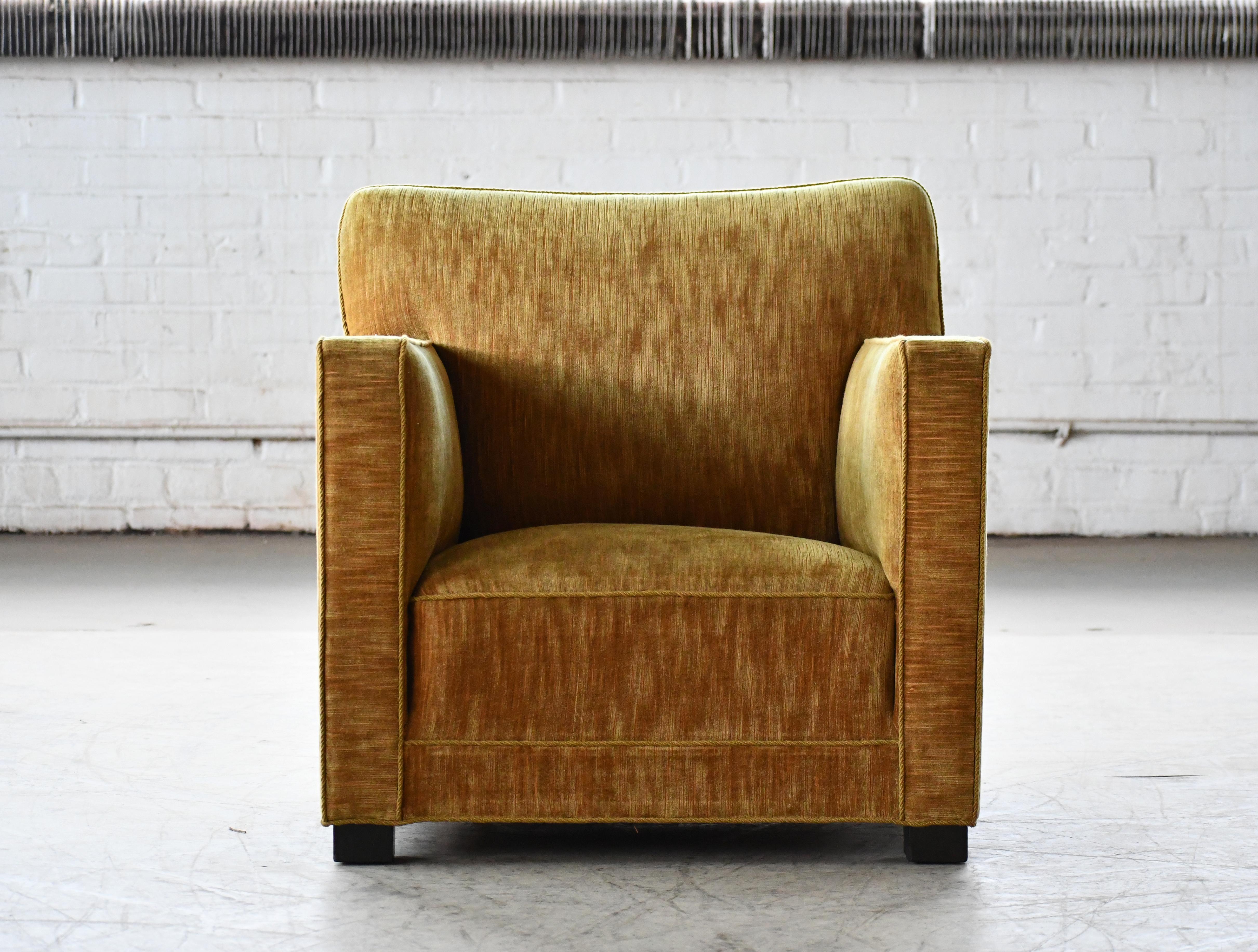 Danish Art Deco Midcentury Low Lounge or Club Chair in Gold Mohair, 1940s In Good Condition In Bridgeport, CT