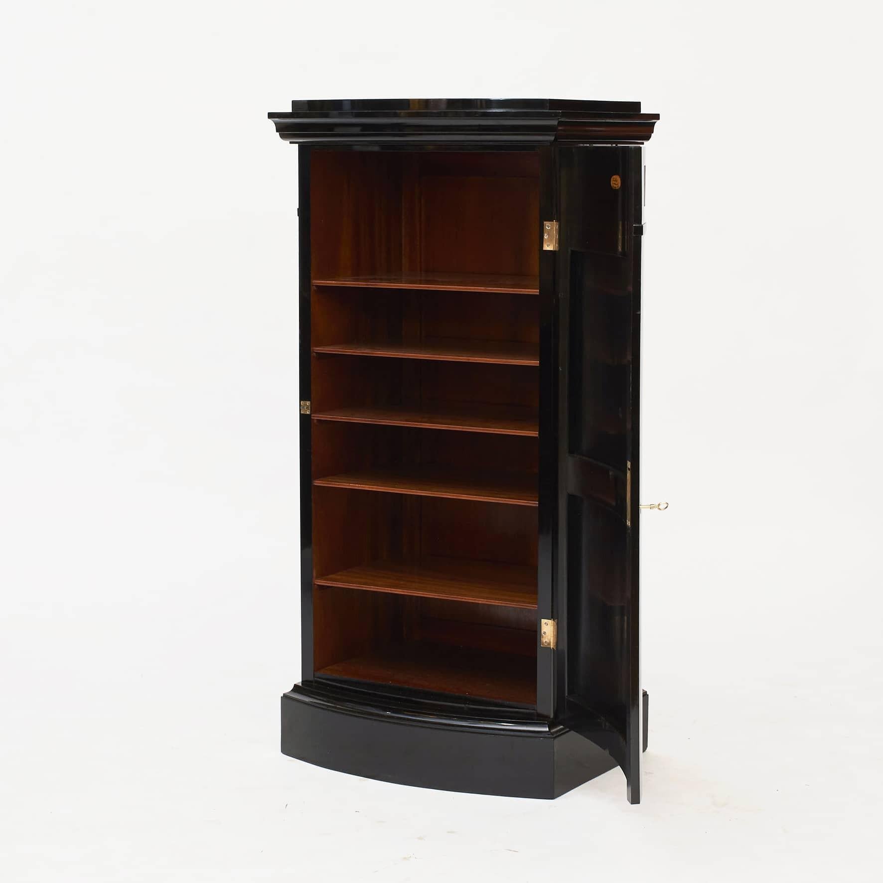 Danish Art Deco Pedestal Cabinet in Ebonized Mahogany In Good Condition For Sale In Kastrup, DK