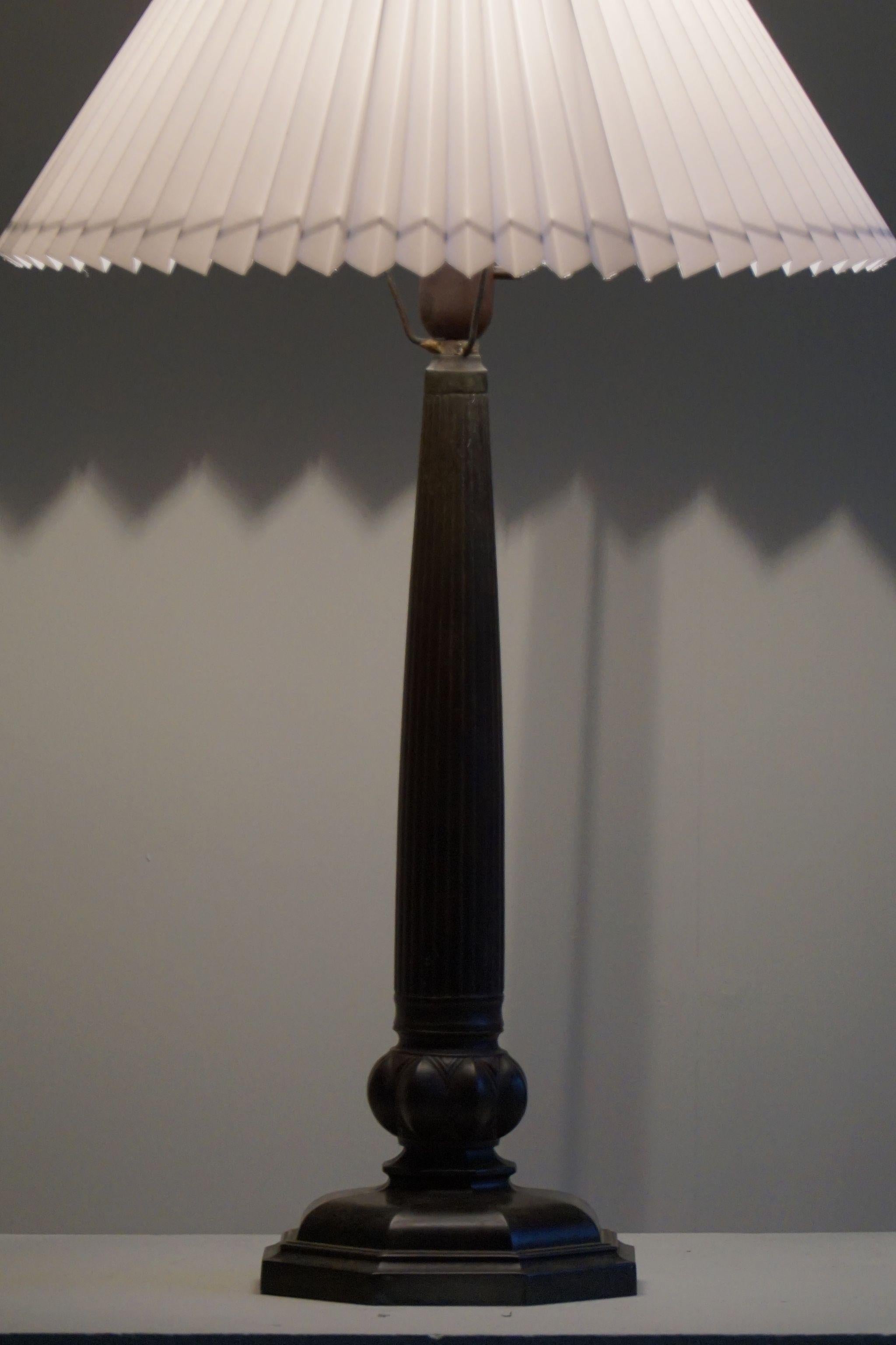 Danish Art Deco Rare Table Lamp by Just Andersen in Diskometal, Model 2288, 1920 For Sale 2