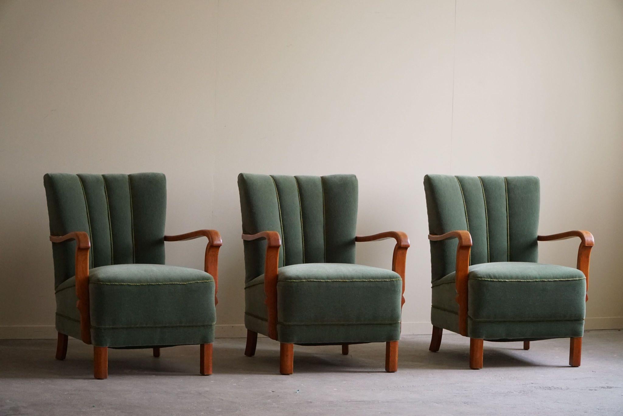 Art Decó danés, juego de 3 sillones de roble, retapizados en mohair verde, años 30 en venta 4