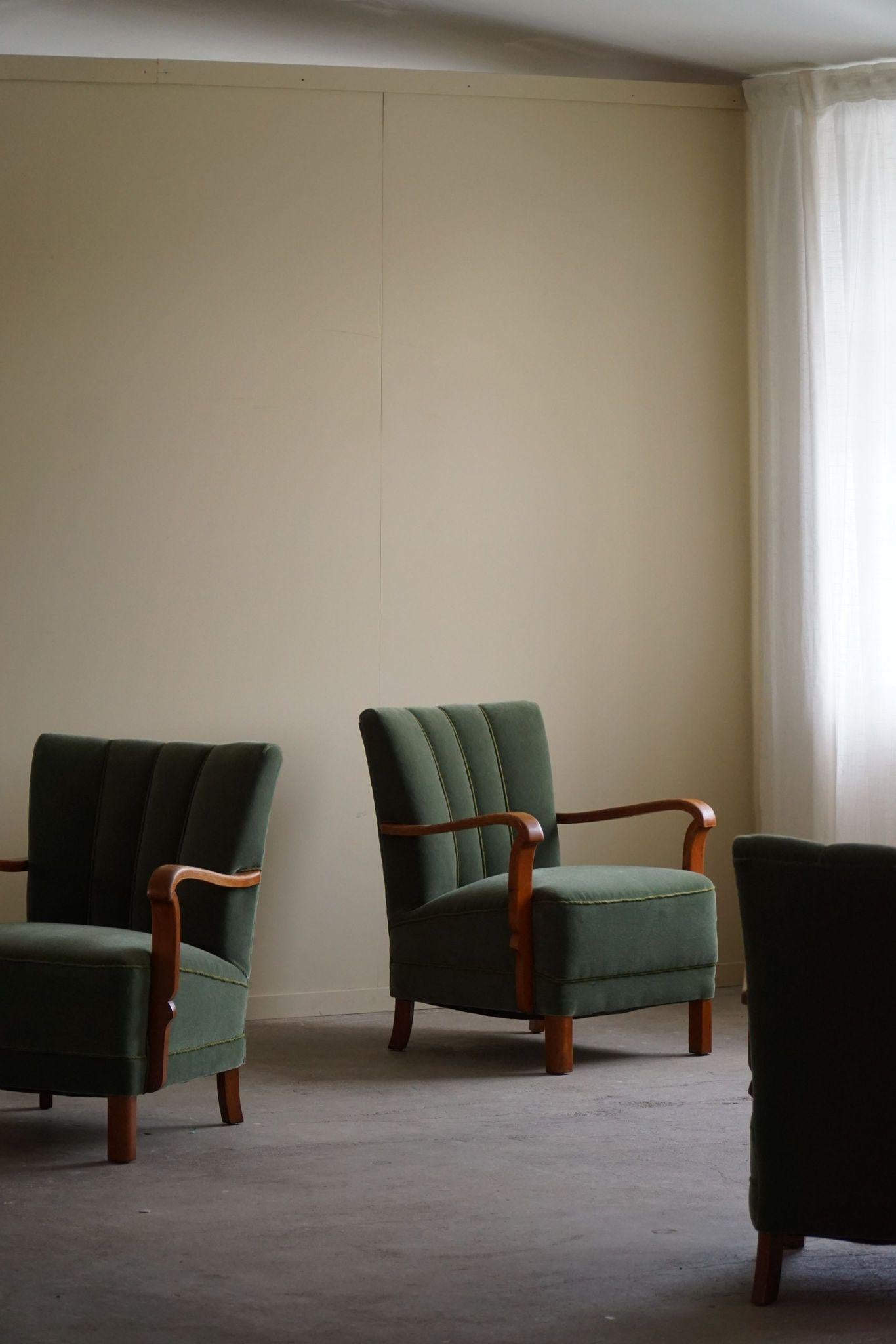 Art Decó danés, juego de 3 sillones de roble, retapizados en mohair verde, años 30 Moderno de mediados de siglo en venta