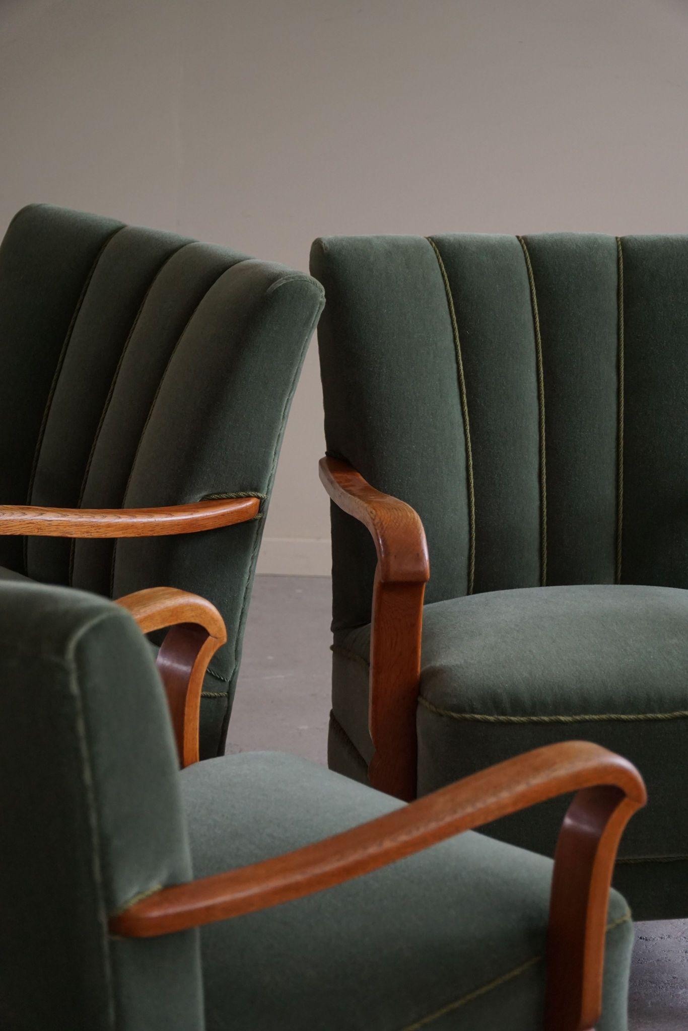 Art Decó danés, juego de 3 sillones de roble, retapizados en mohair verde, años 30 Danés en venta