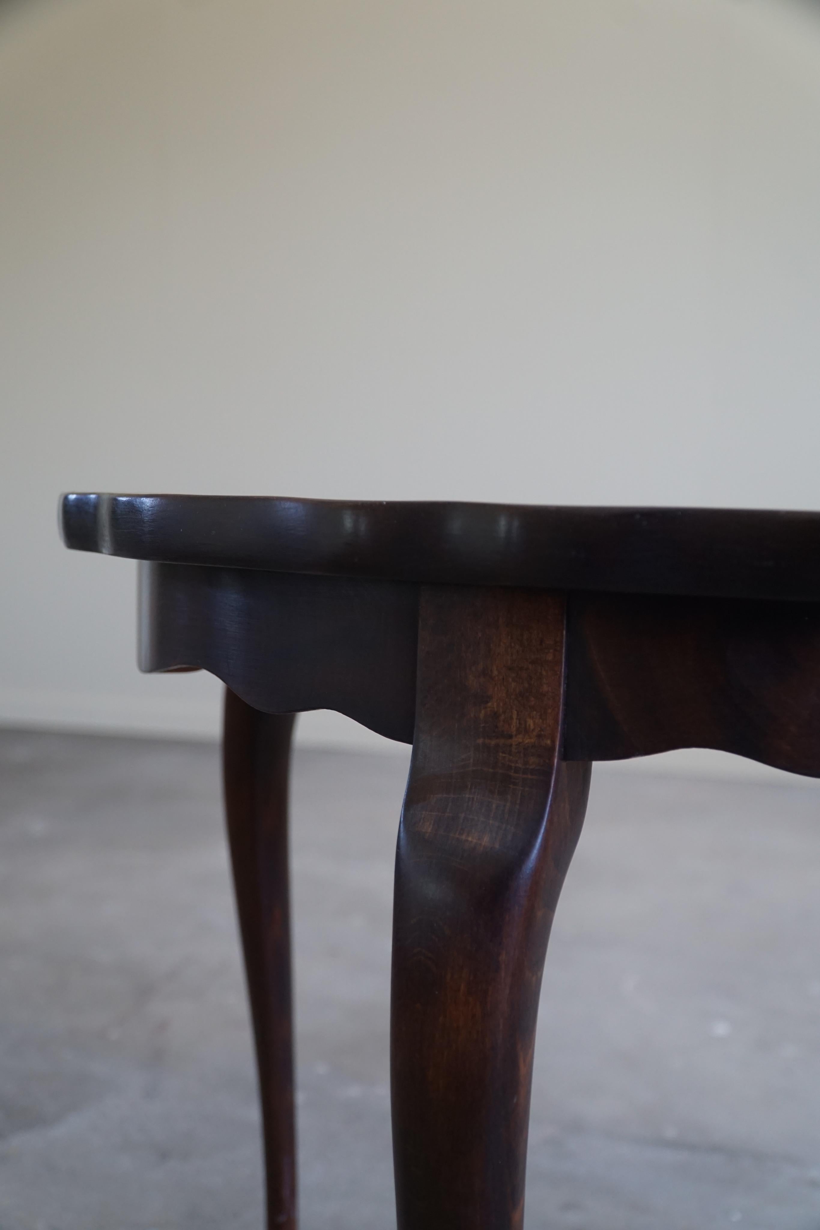 Danish Art Deco Side Table / Coffee Table in Stained Beech, 1940s For Sale 2