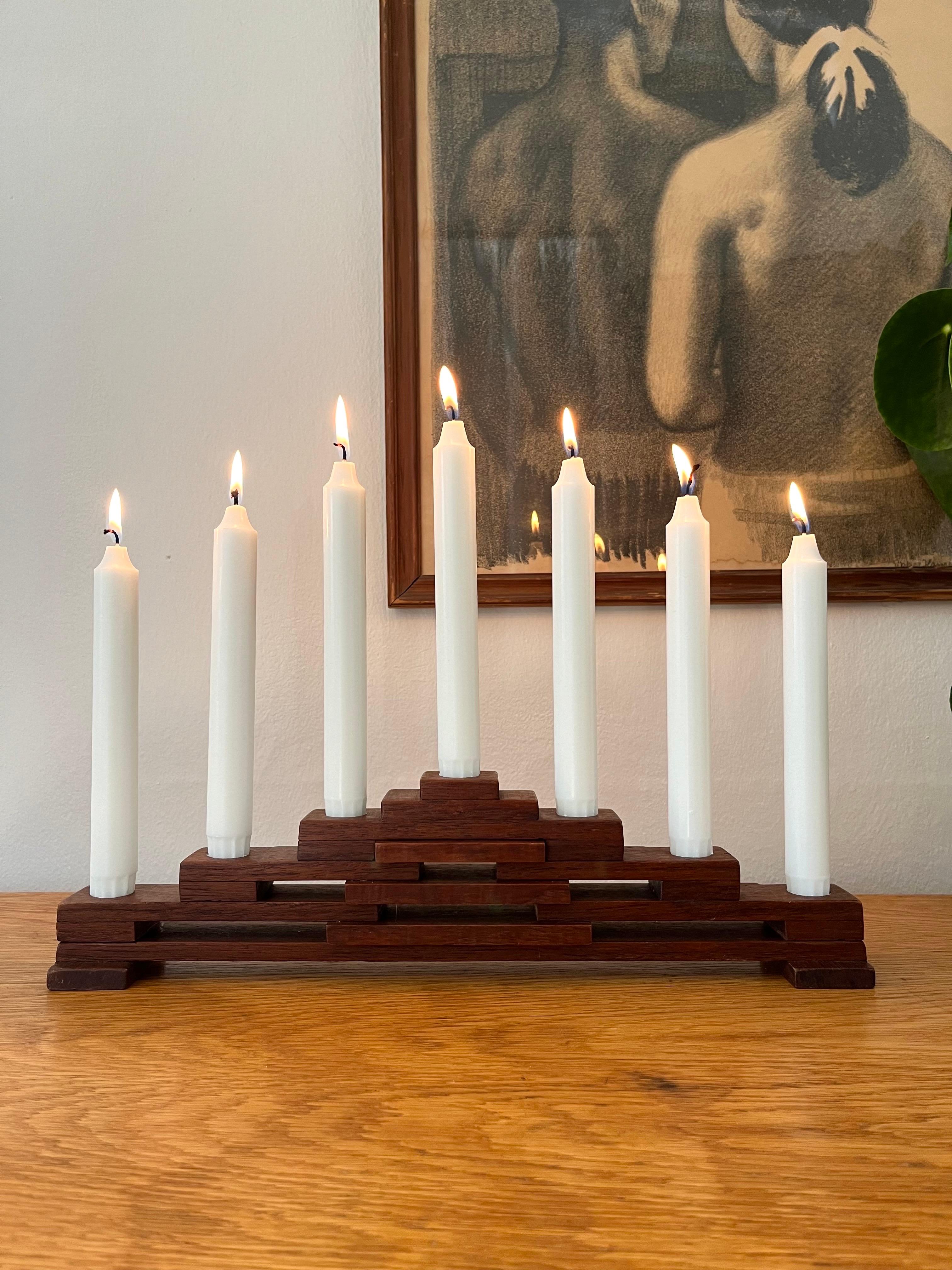 Fatto a mano Candelabro danese in legno lavorato a mano in stile Art Déco, anni '70 in vendita