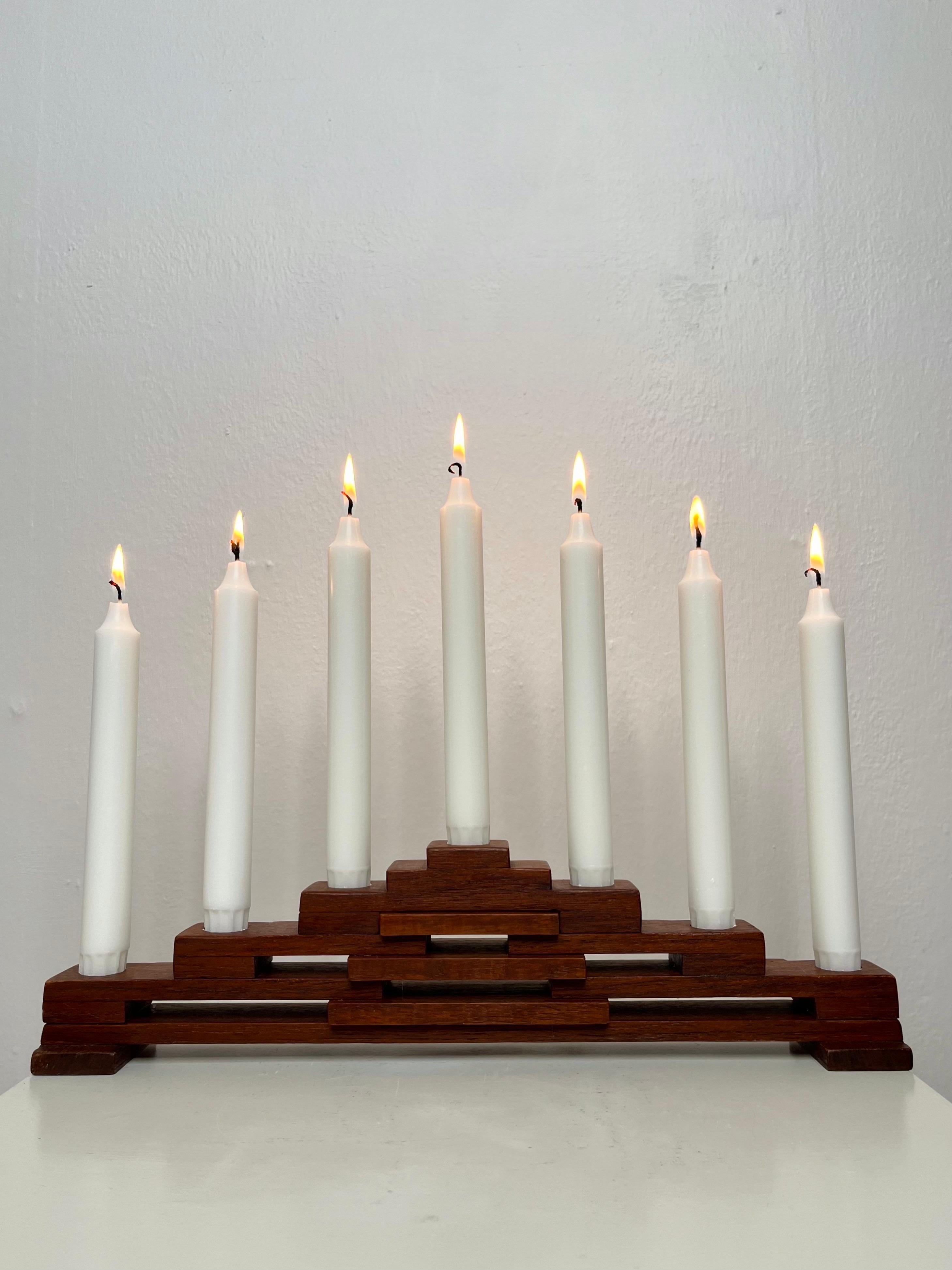 Candelabro danese in legno lavorato a mano in stile Art Déco, anni '70 In condizioni buone in vendita a Frederiksberg C, DK