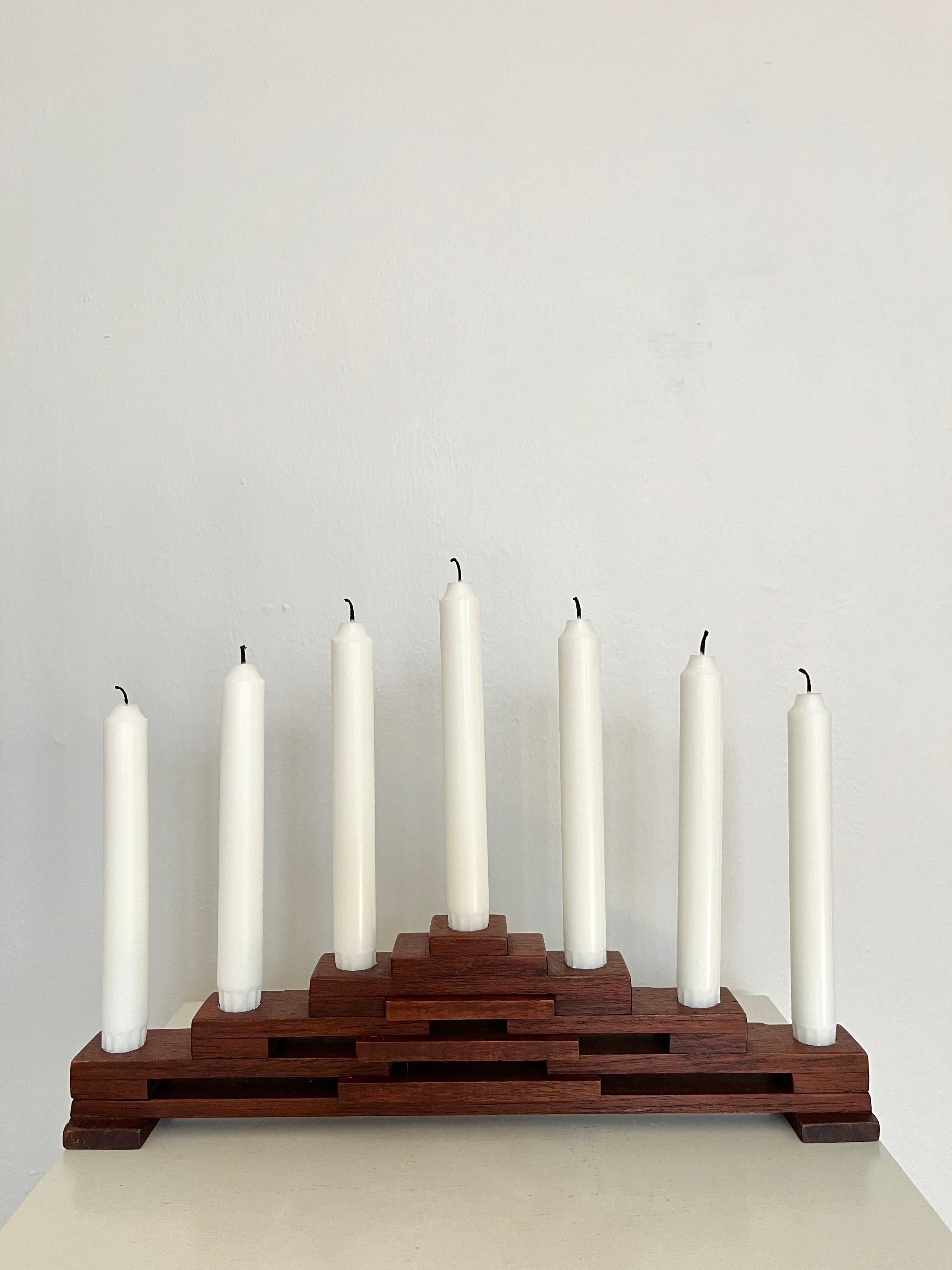 Fine XX secolo Candelabro danese in legno lavorato a mano in stile Art Déco, anni '70 in vendita