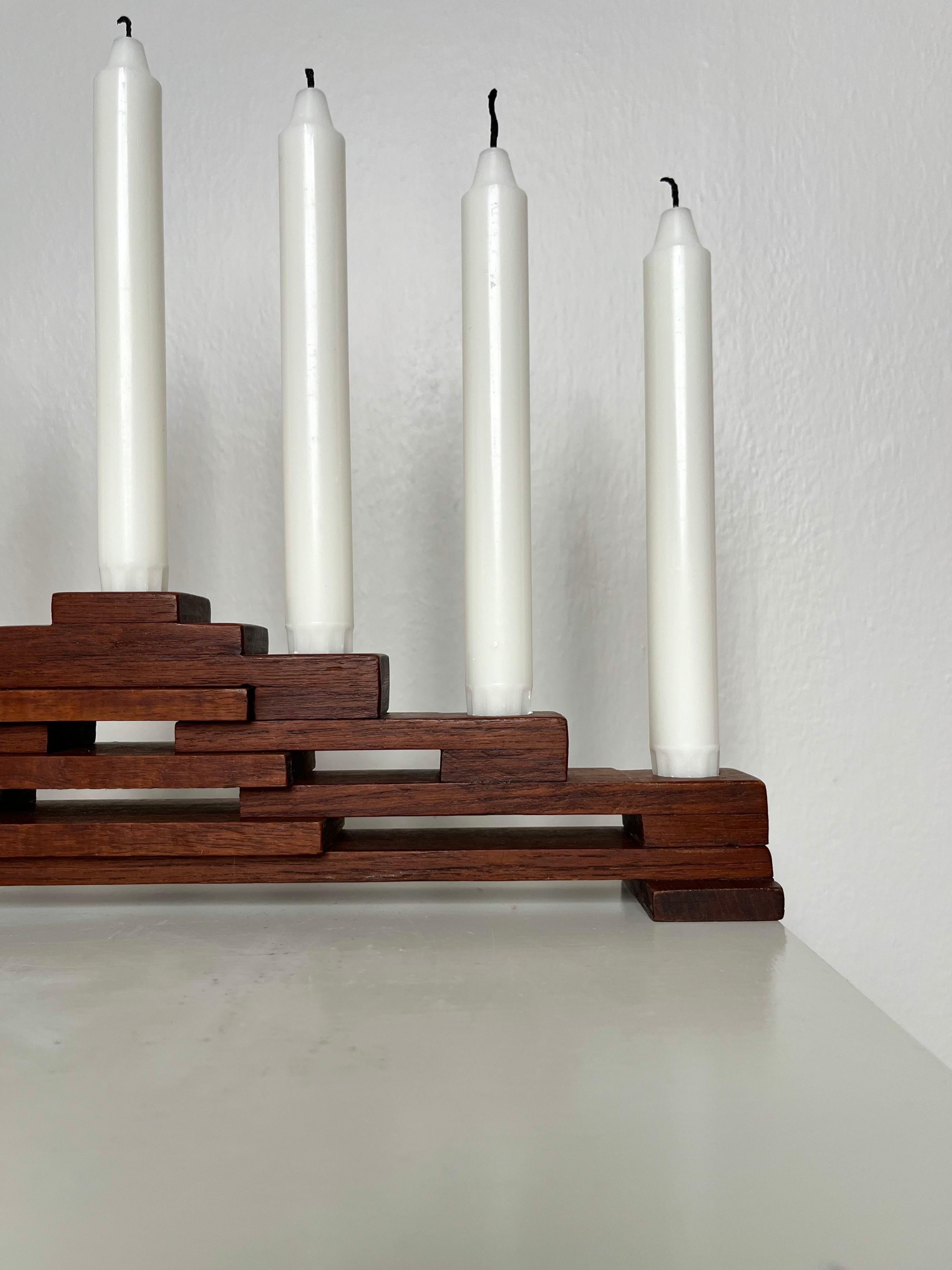 Legno Candelabro danese in legno lavorato a mano in stile Art Déco, anni '70 in vendita