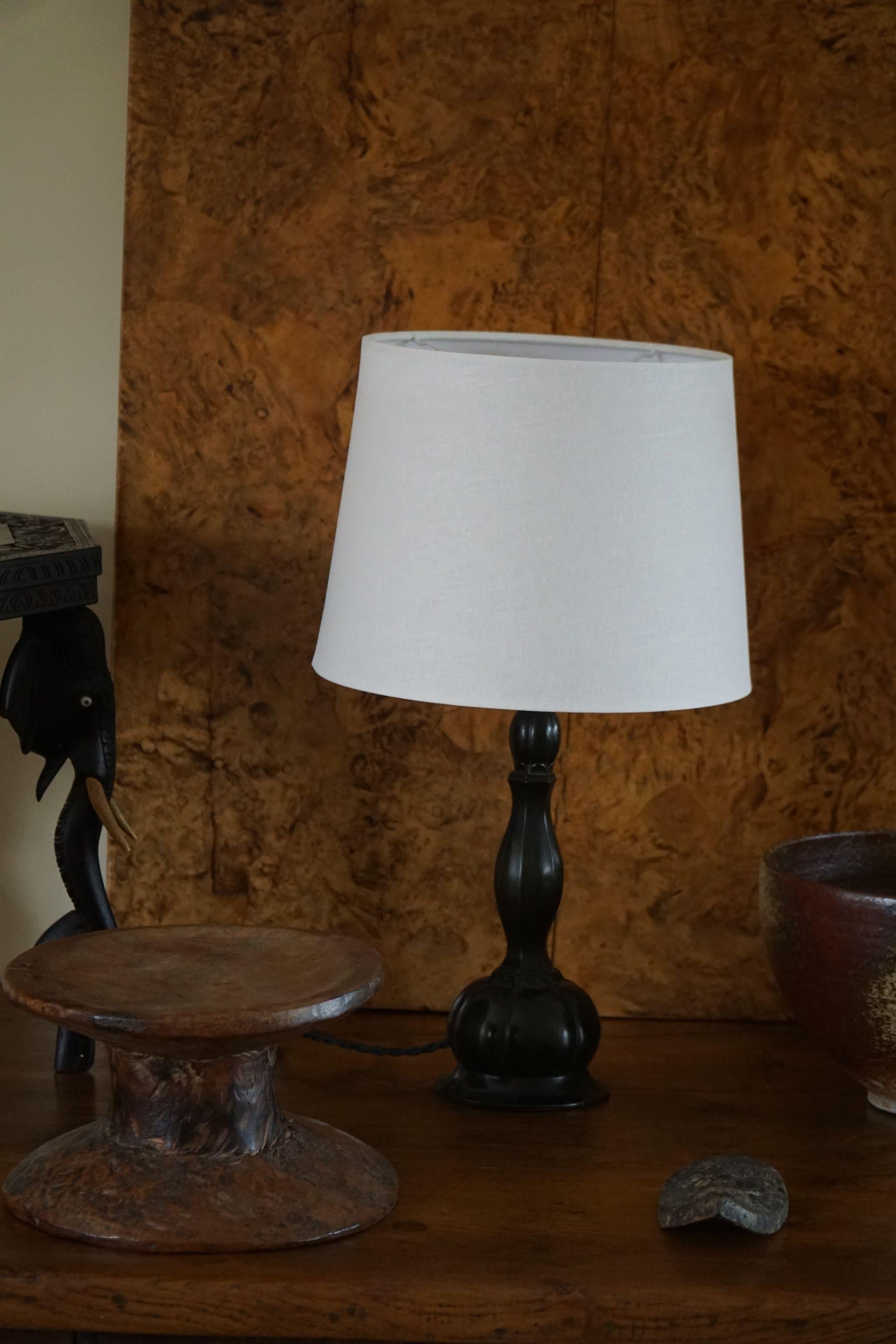 A classic table lamp in patinated disko metal. Made by Danish designer Just Andersen in the 1920s. Model D80, signed underneath.

This piece is in a good vintage condition.

Just Andersen (1884-1943) is a fine representative of modern Danish