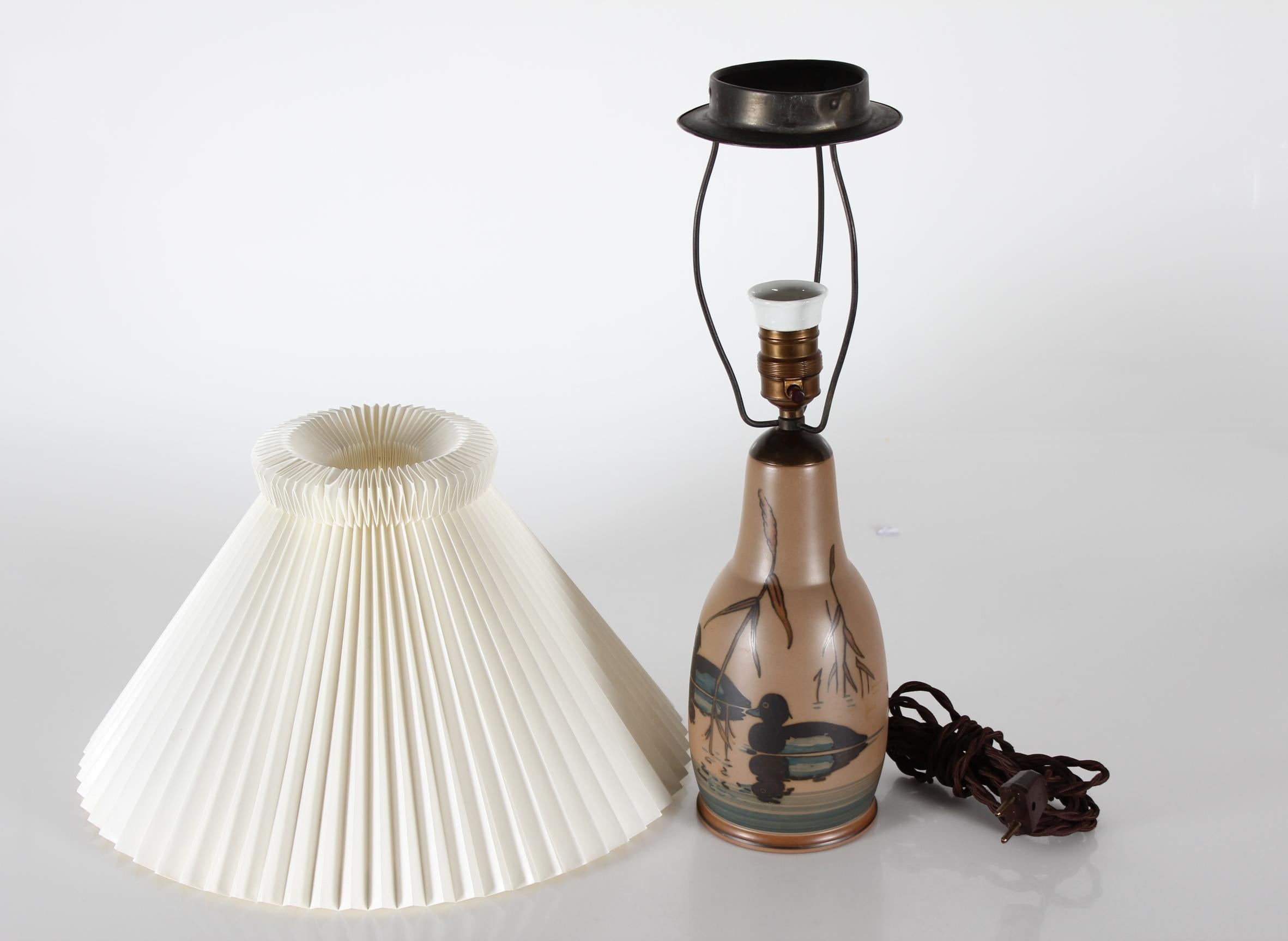 Lampe de table Art déco danoise par L. Hjorth Ceramic, avec canards pivotants + Le Klint en vente 1