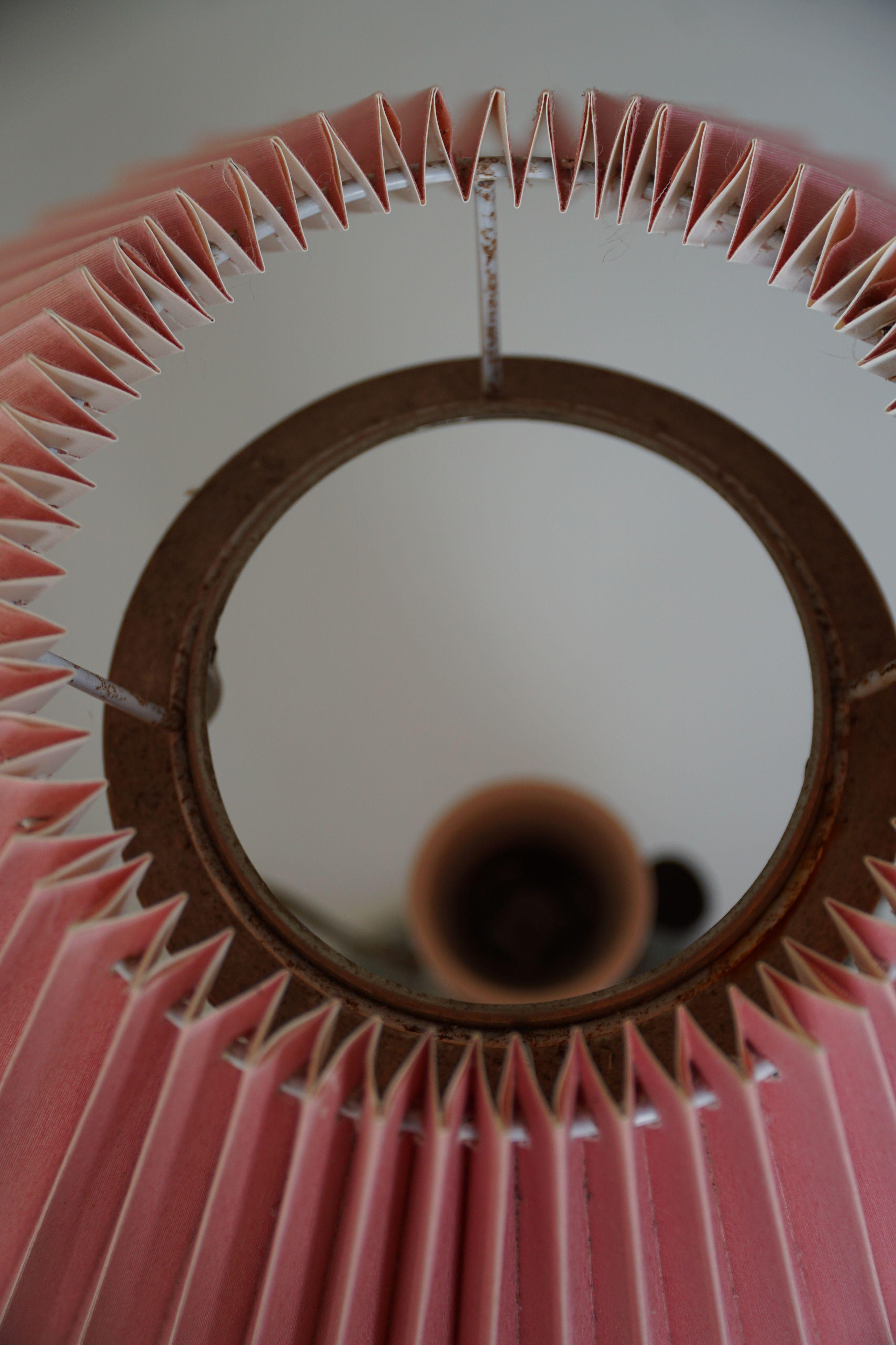 Danish Art Deco Table Lamp in Tin with Pink Pleated Shade, 1940s For Sale 1