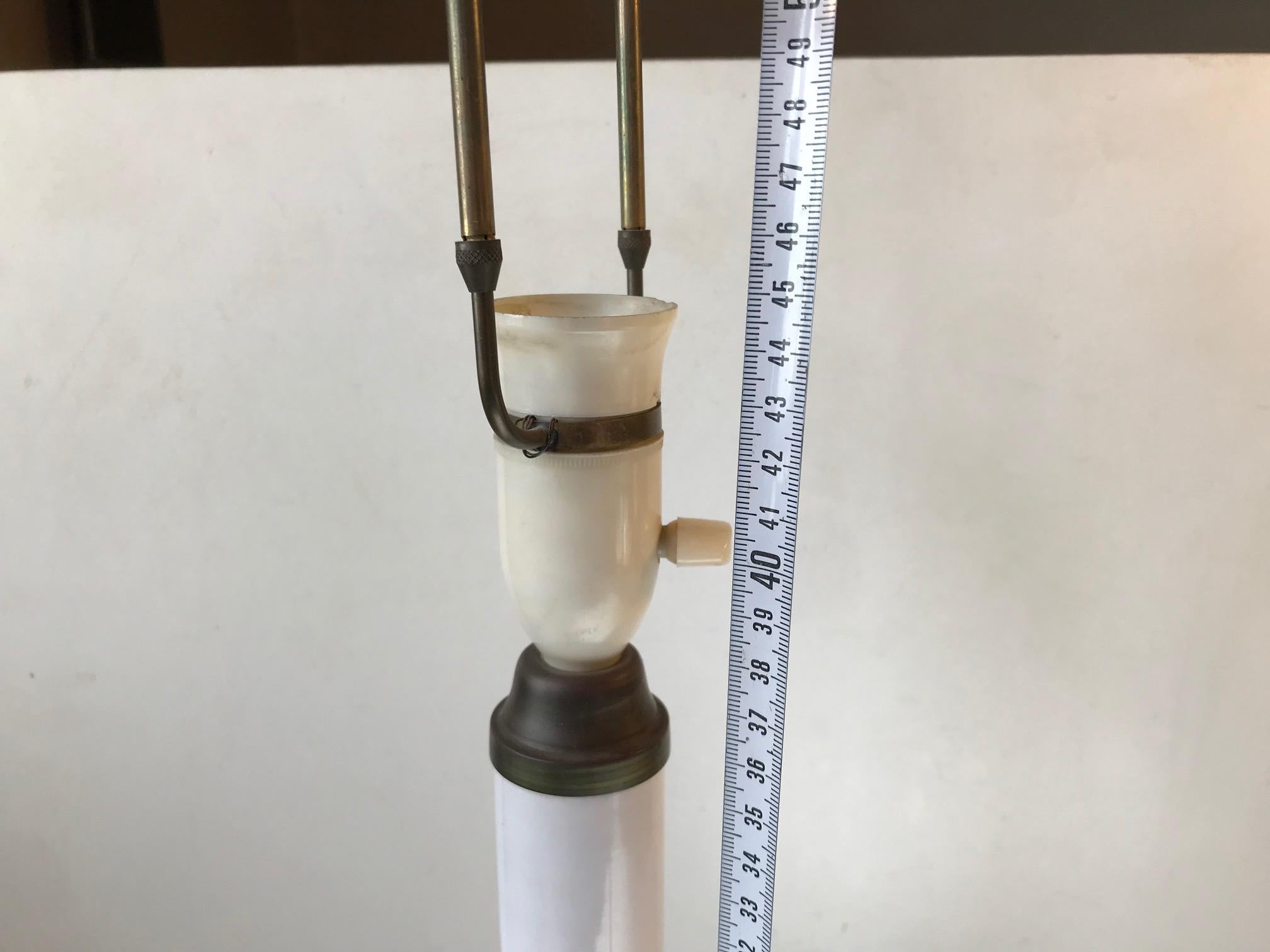 Lámpara de sobremesa Art Decó danesa en cerámica esmaltada blanca de Christian Schollert, años 40 en venta 3
